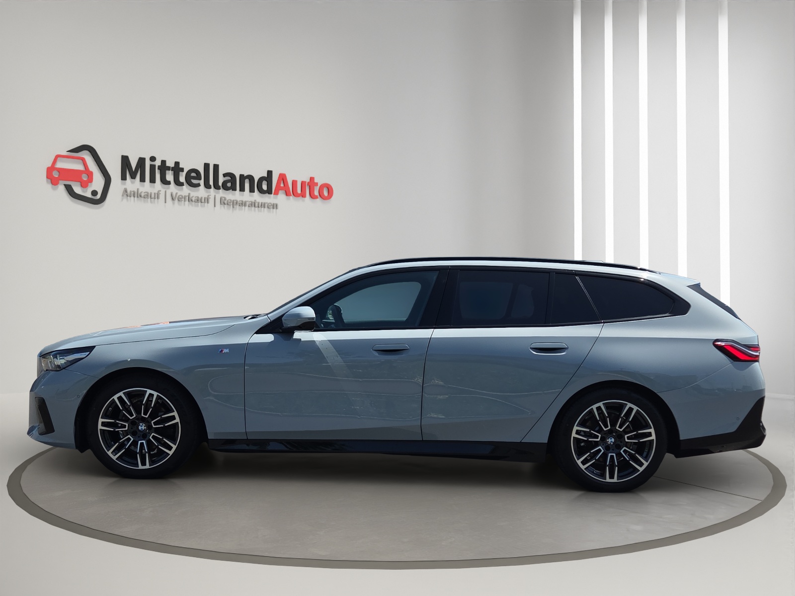 BMW 520d xDrive 48V Touring M Sport Steptronic-image-4