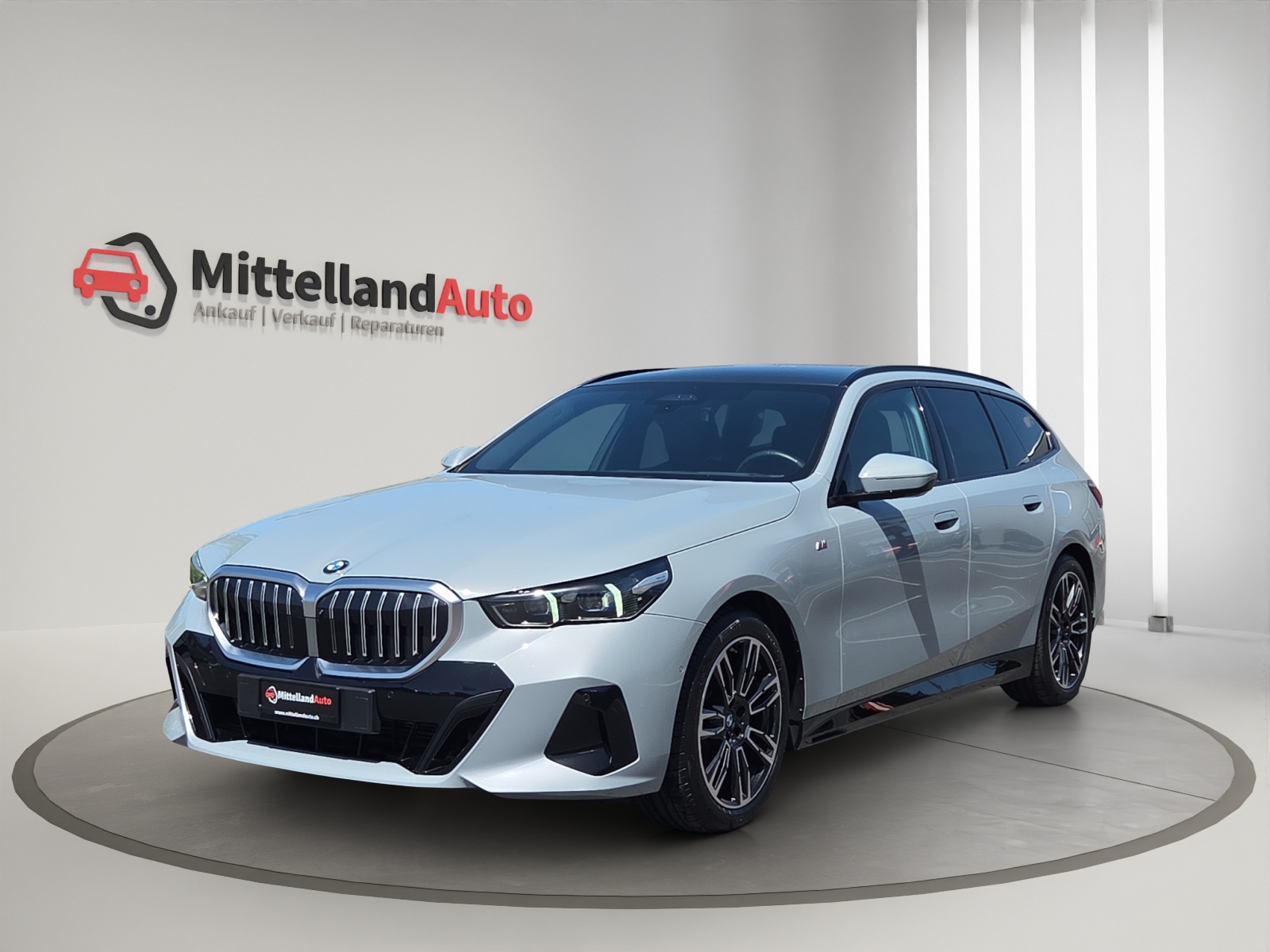BMW 520d xDrive 48V Touring M Sport Steptronic-image-0