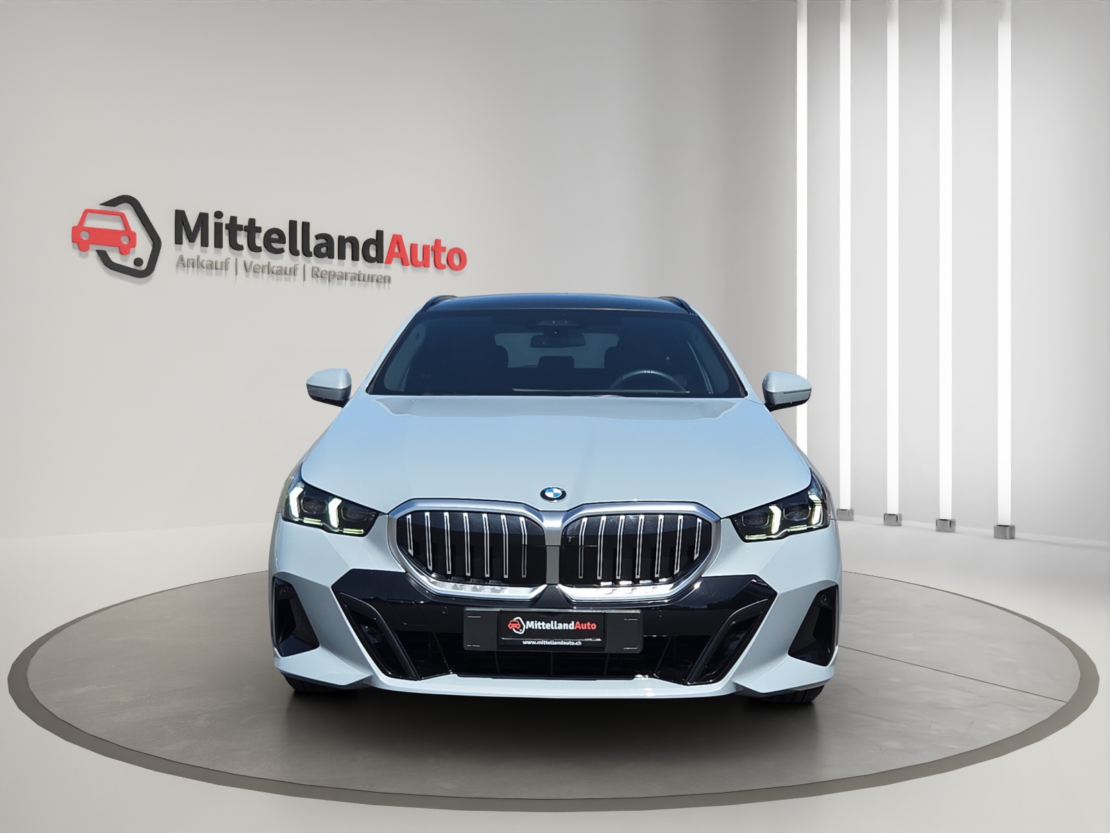 BMW 520d xDrive 48V Touring M Sport Steptronic-image-1