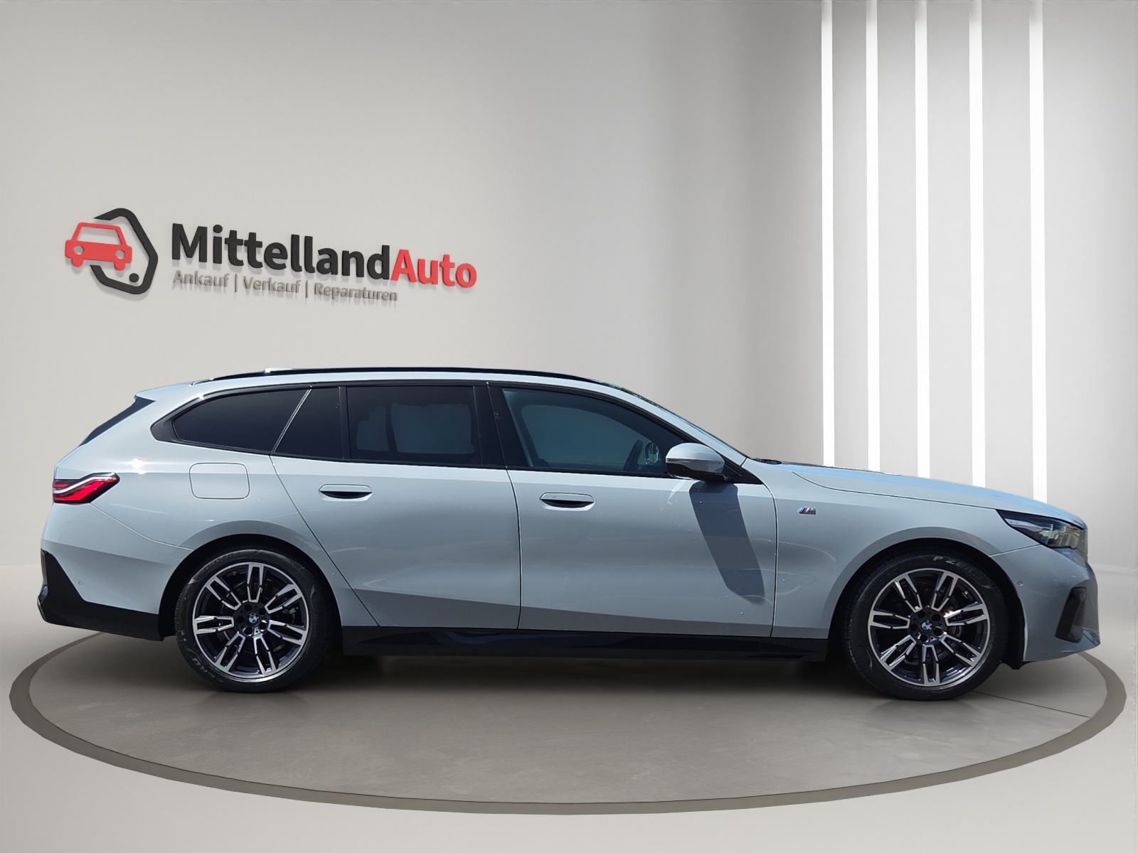 BMW 520d xDrive 48V Touring M Sport Steptronic-image-3