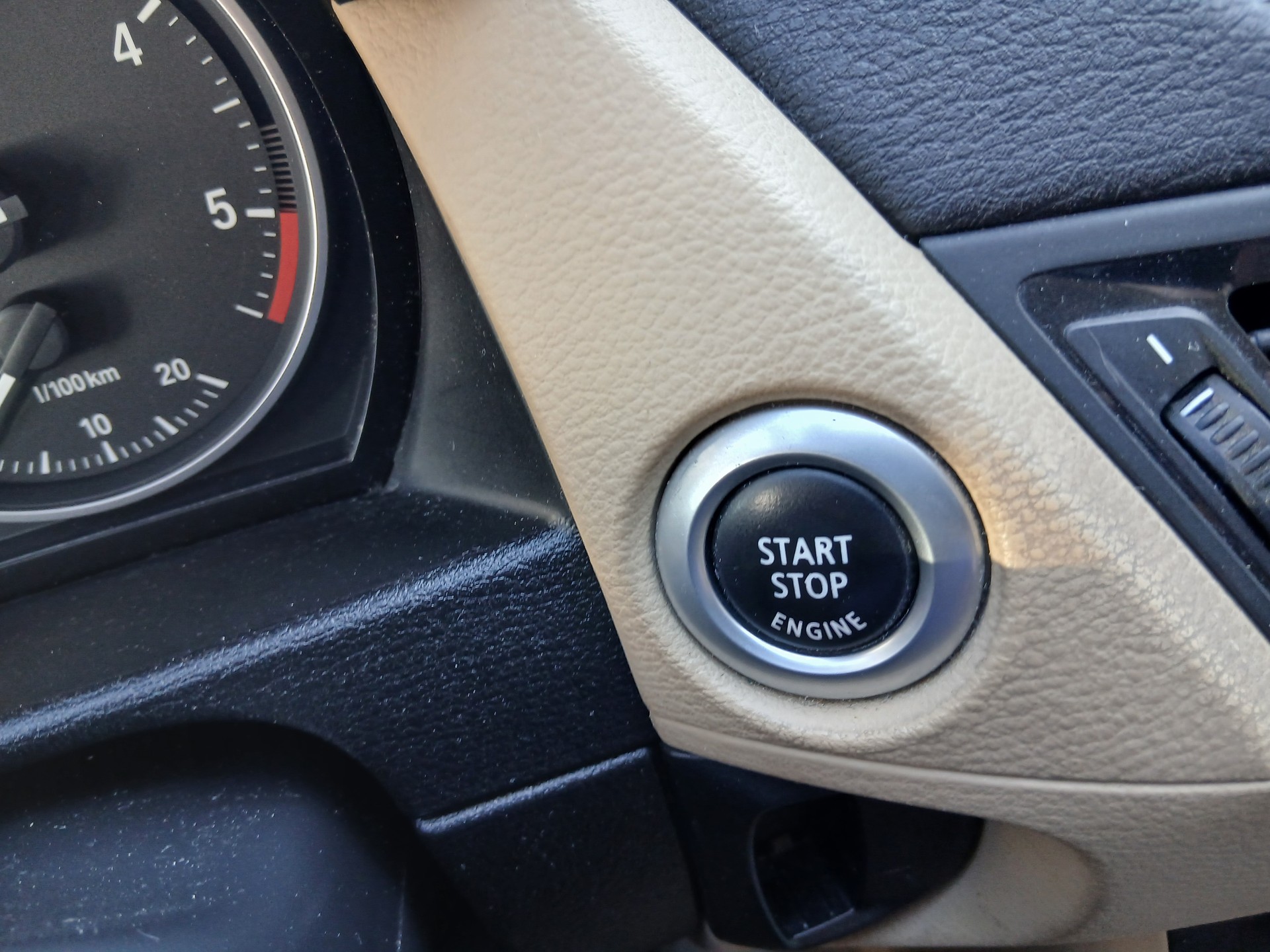 BMW X1 sDrive 18d Steptronic-image-11
