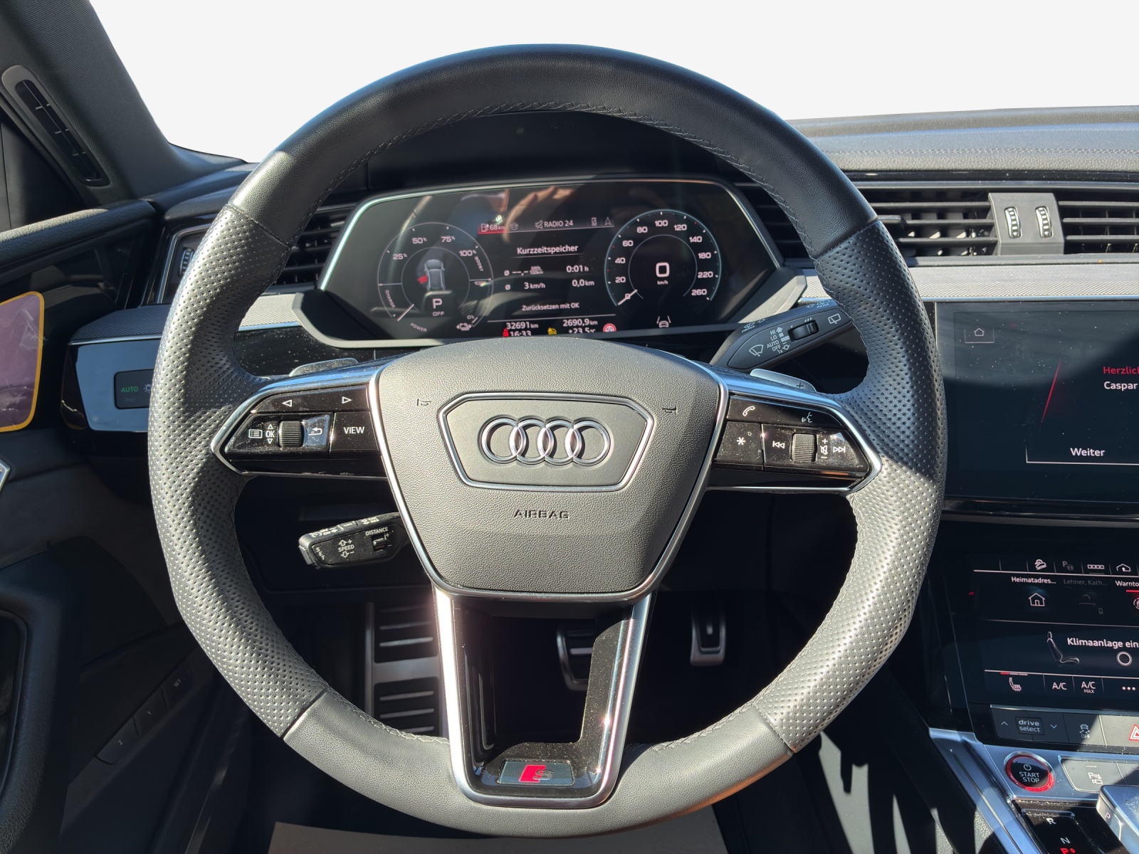 AUDI SQ8 e-tron quattro-image-10