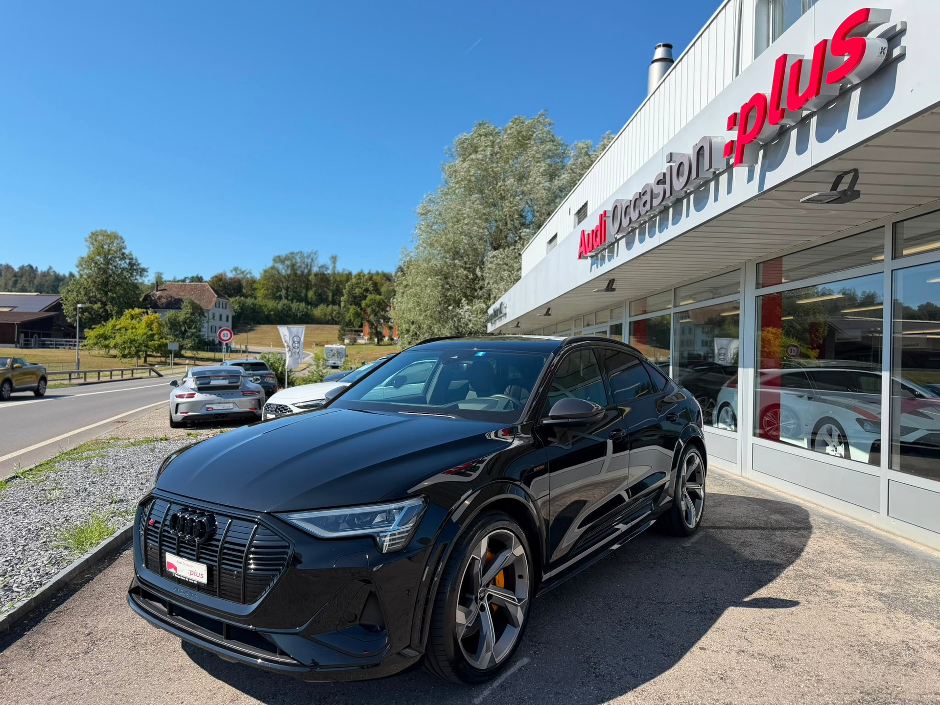 AUDI e-tron S Sportback quattro-image-9