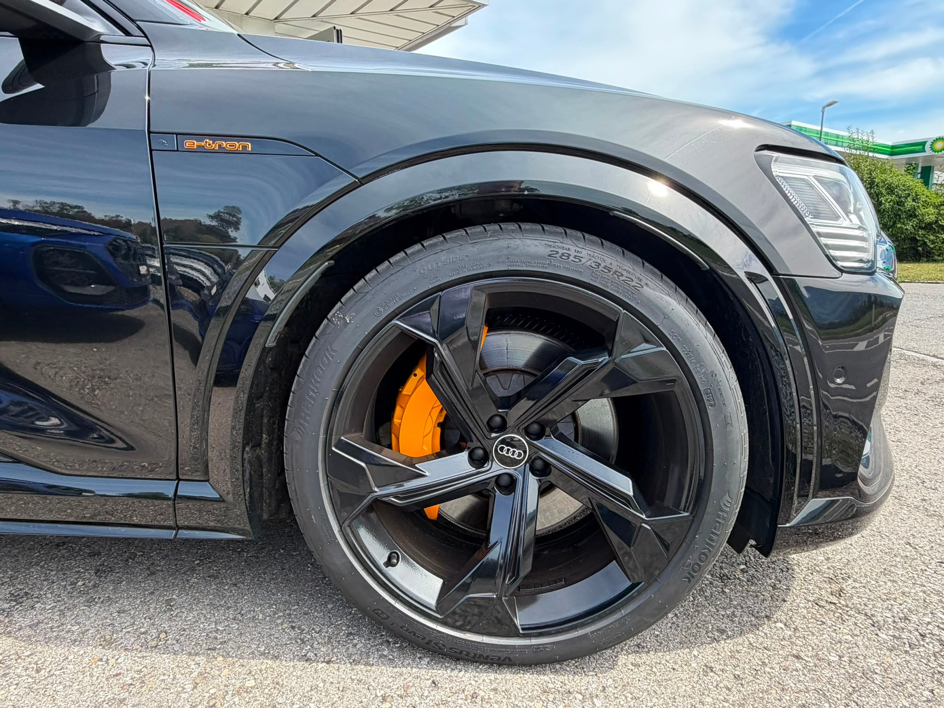 AUDI e-tron S Sportback quattro-image-13