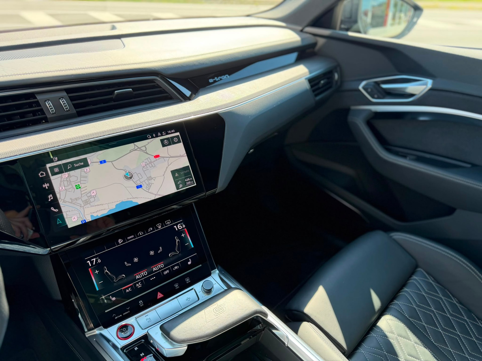 AUDI e-tron S Sportback quattro-image-10
