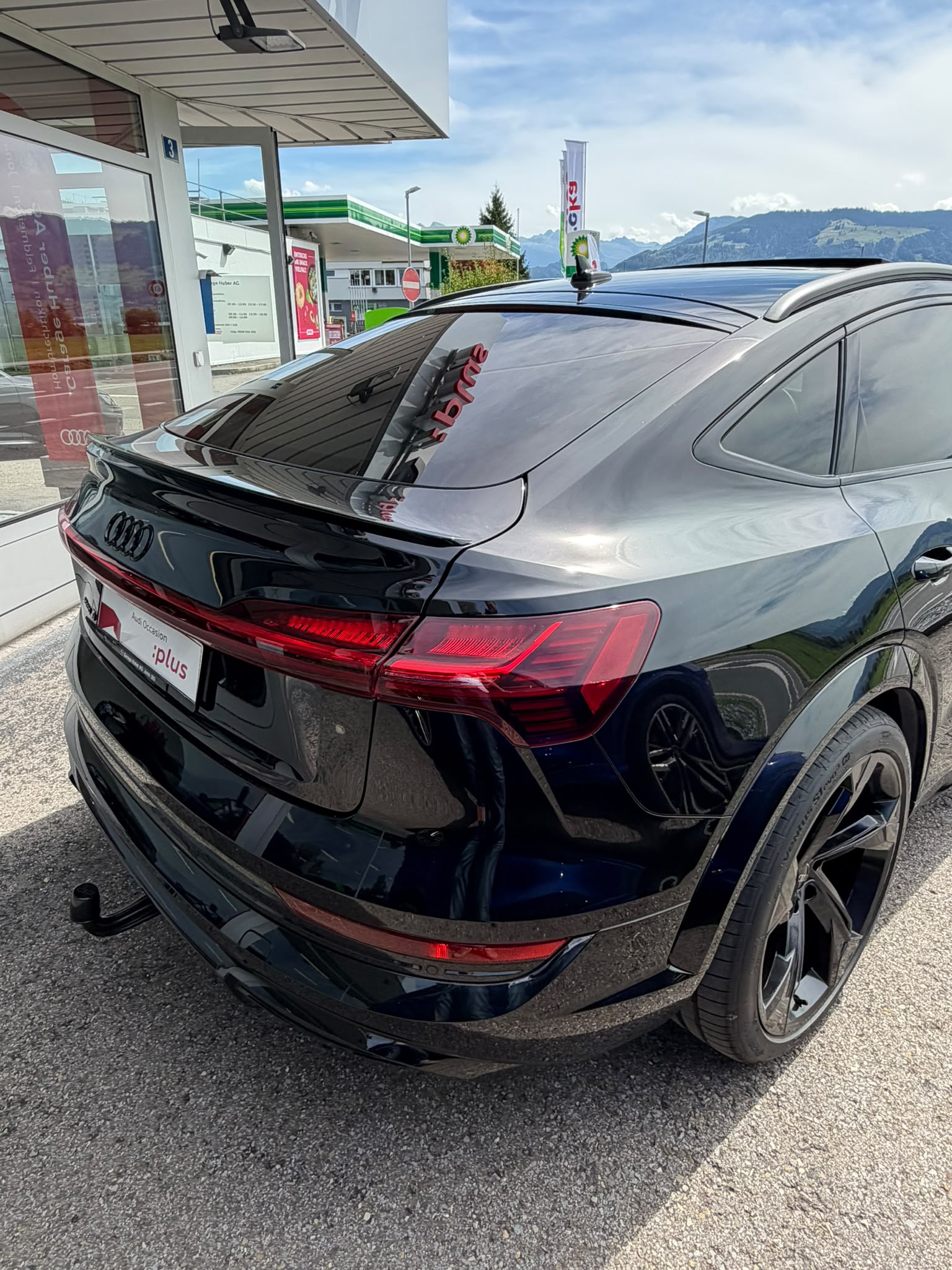 AUDI e-tron S Sportback quattro-showroom-element-3