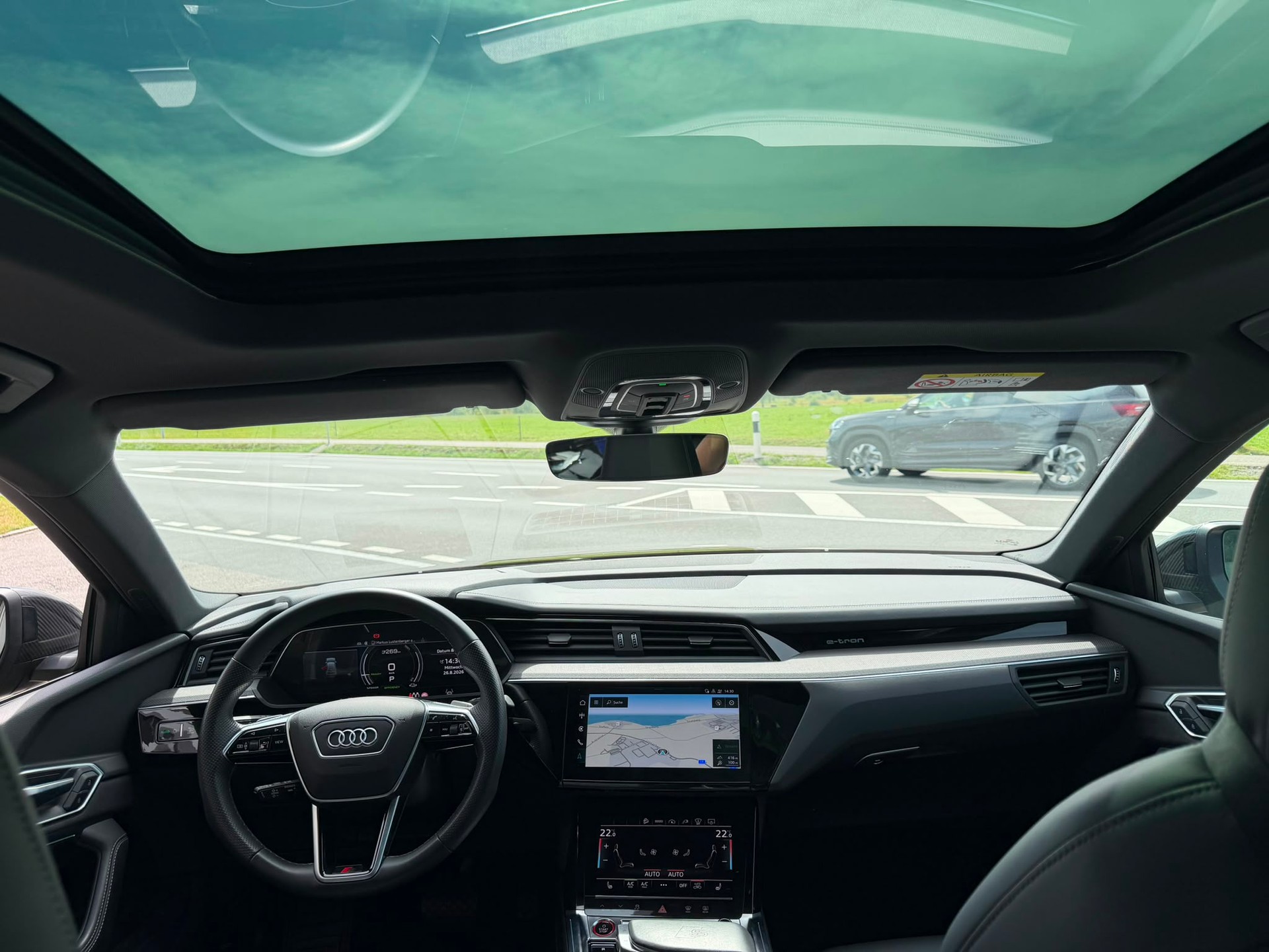 AUDI e-tron S Sportback quattro-image-11