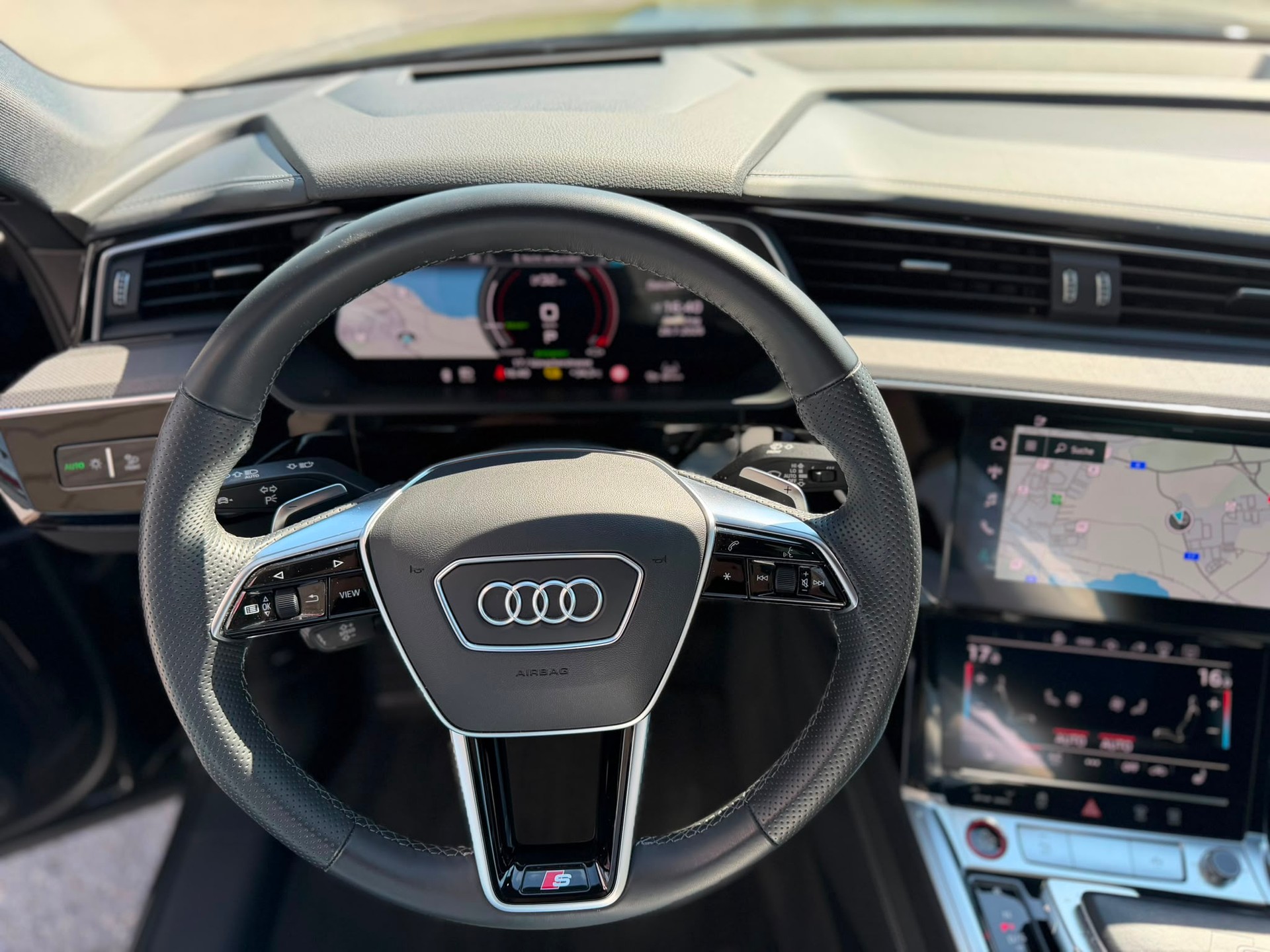 AUDI e-tron S Sportback quattro-image-11