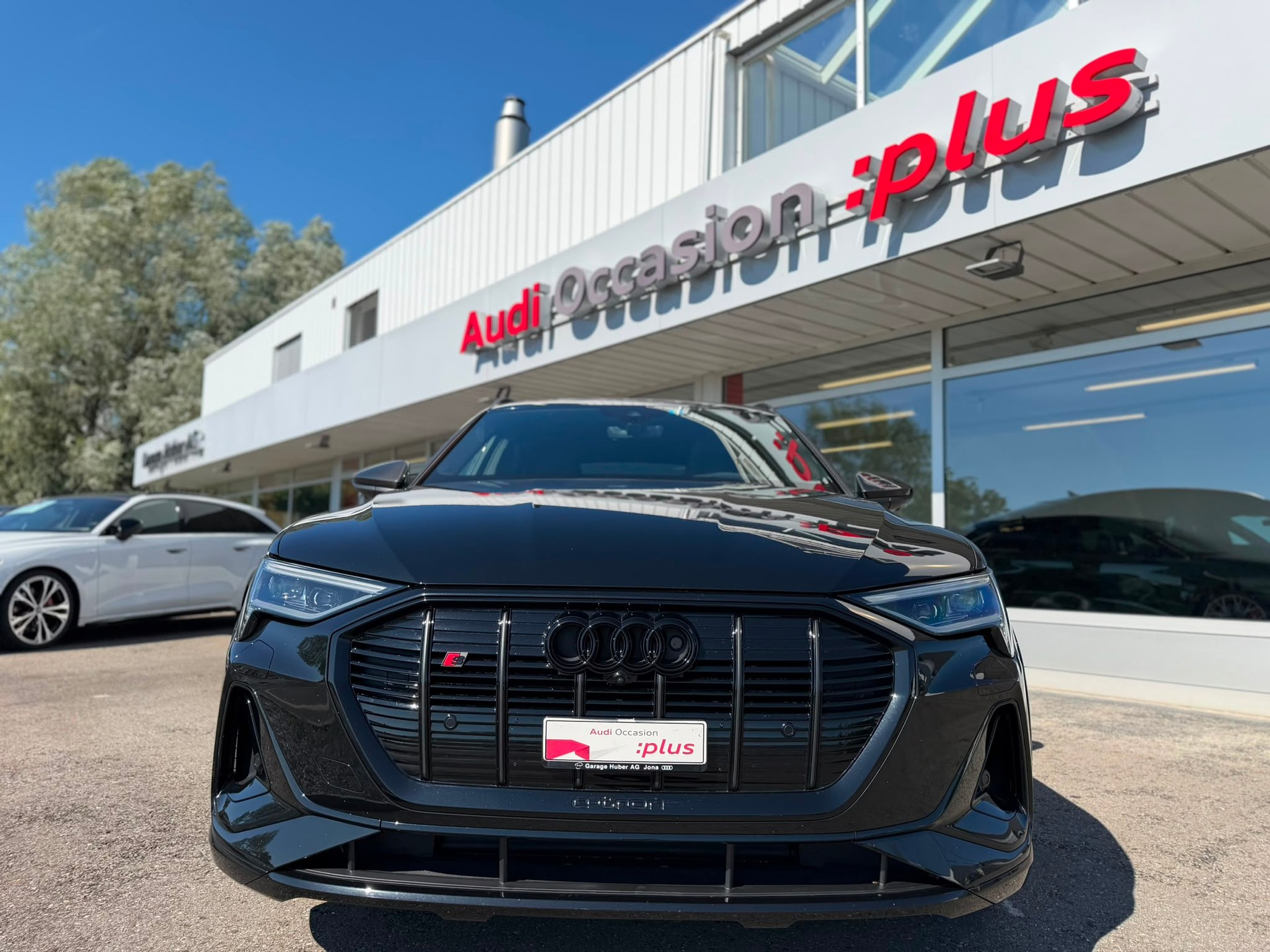 AUDI e-tron S Sportback quattro-image-8