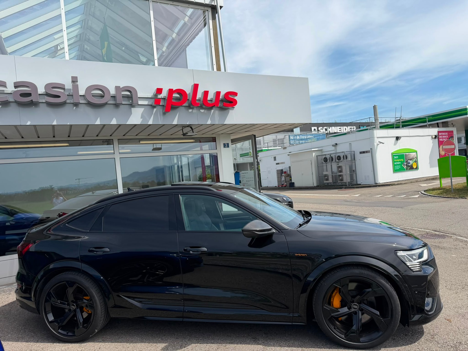 AUDI e-tron S Sportback quattro-showroom-element-1