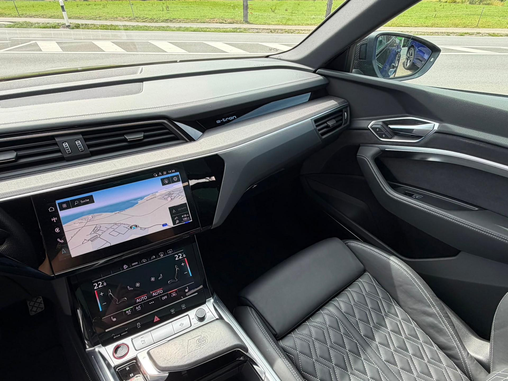 AUDI e-tron S Sportback quattro-image-10