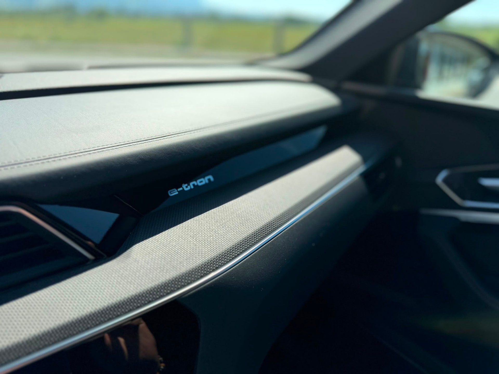 AUDI e-tron S Sportback quattro-image-7