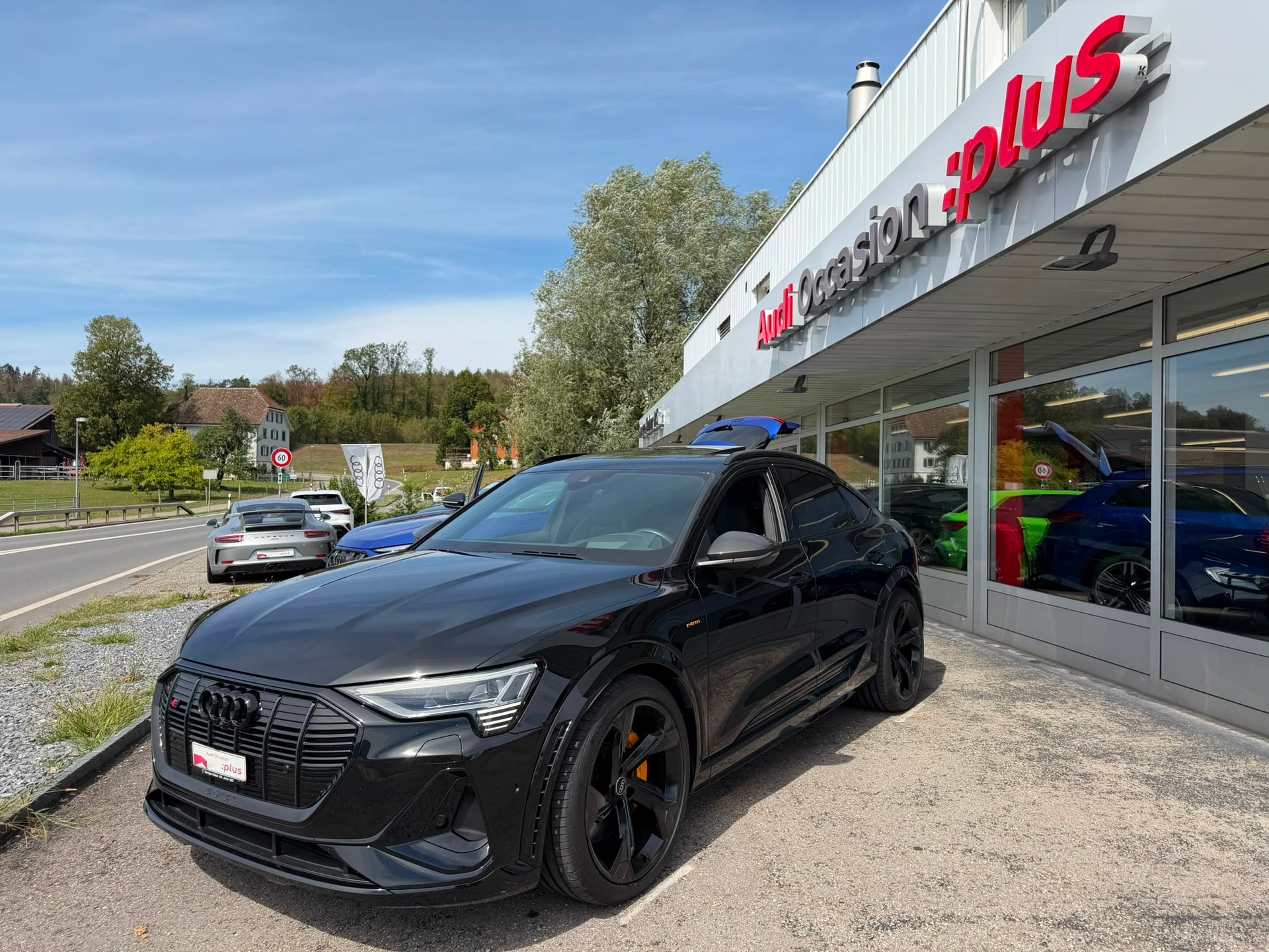 AUDI e-tron S Sportback quattro-image-5