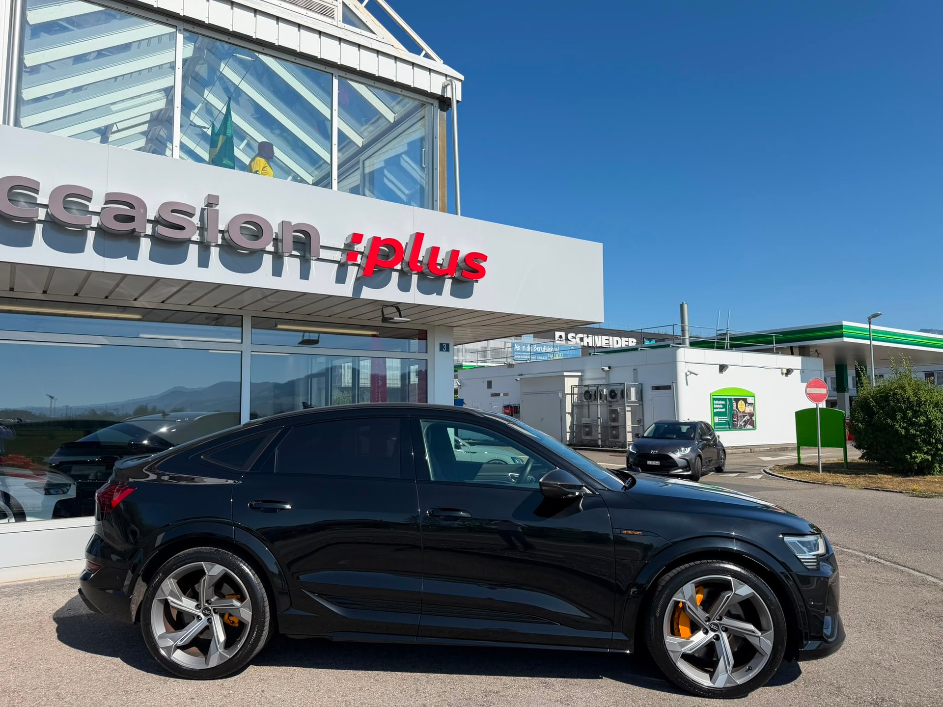 AUDI e-tron S Sportback quattro-image-2
