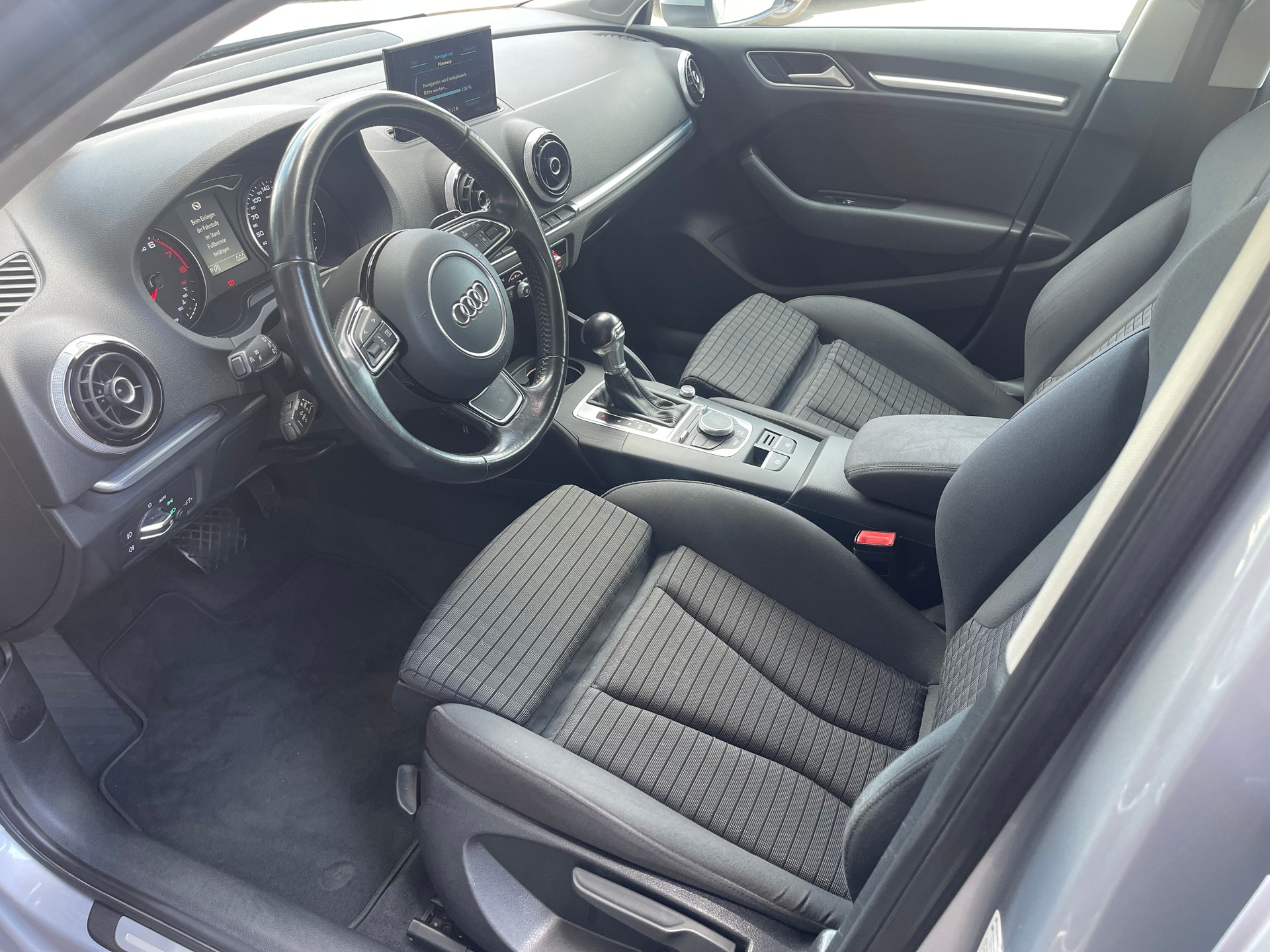 AUDI A3 Sportback 1.4 TFSI Attraction S-tronic-image-11