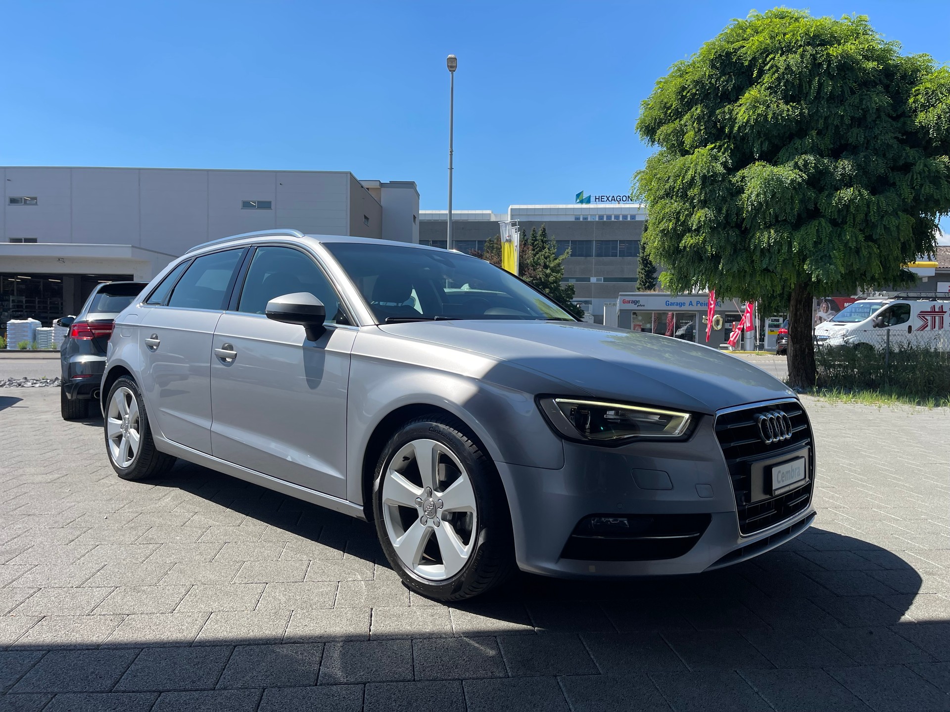 AUDI A3 Sportback 1.4 TFSI Attraction S-tronic-image-2