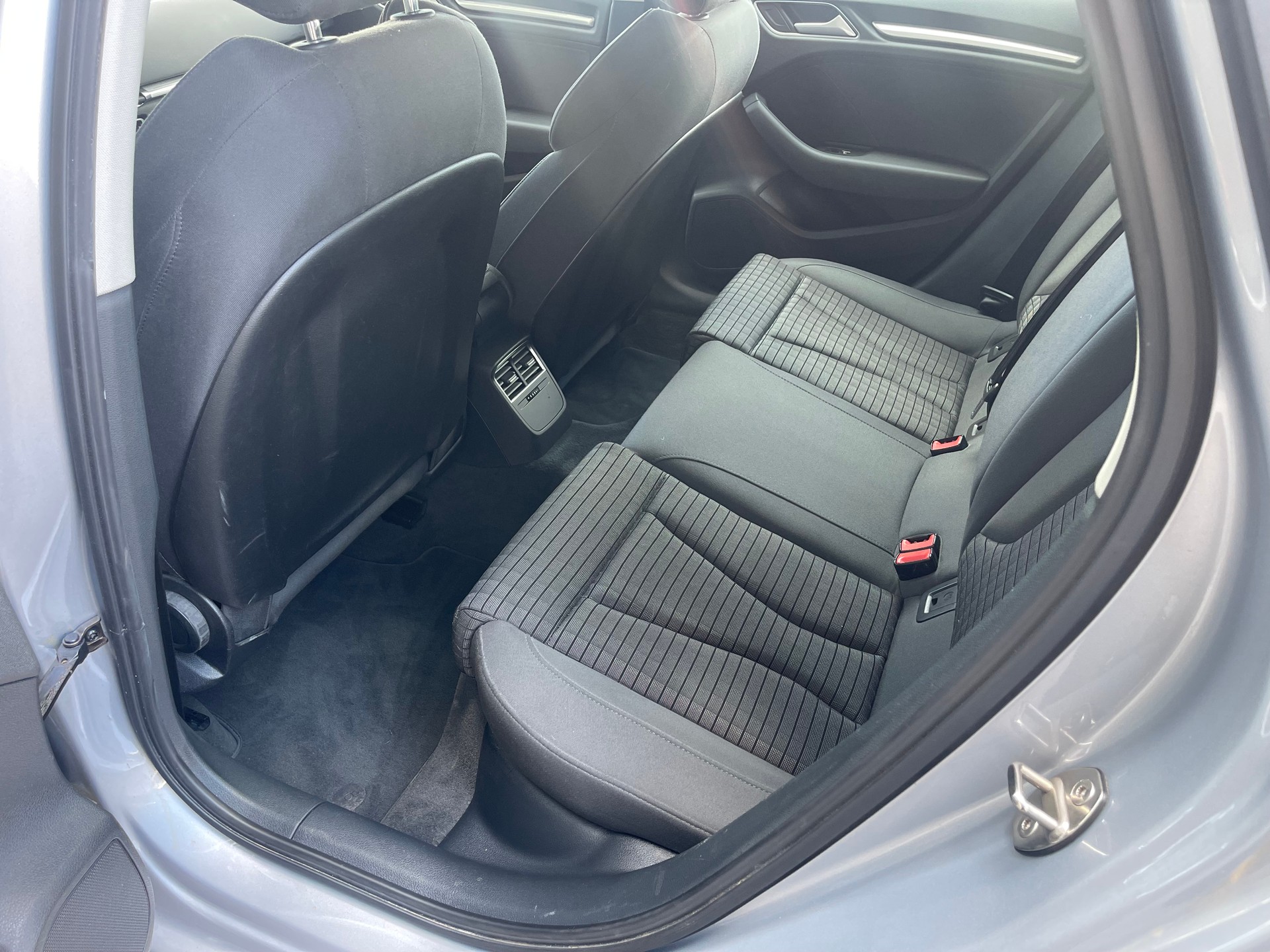 AUDI A3 Sportback 1.4 TFSI Attraction S-tronic-image-12