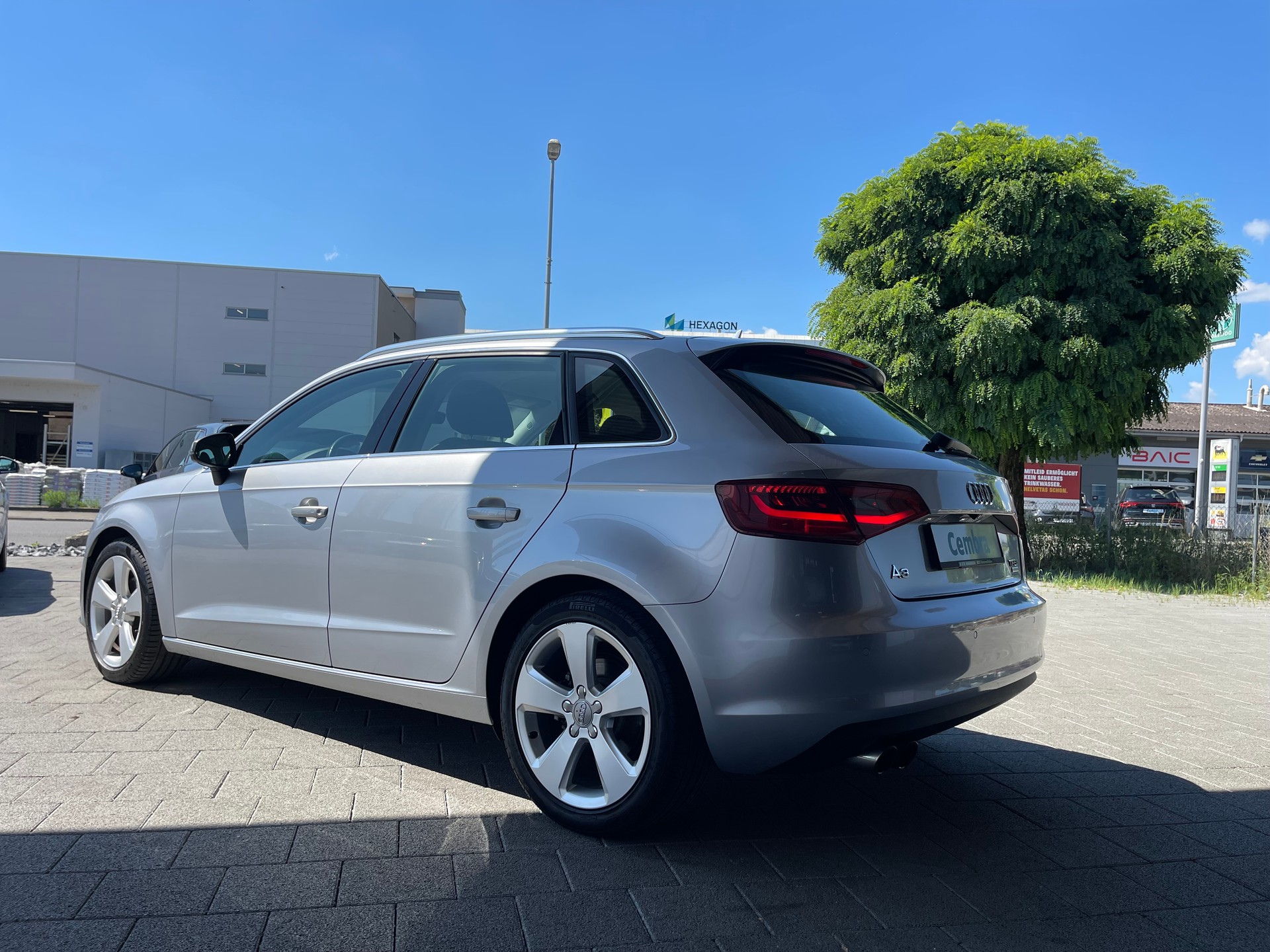 AUDI A3 Sportback 1.4 TFSI Attraction S-tronic-image-4