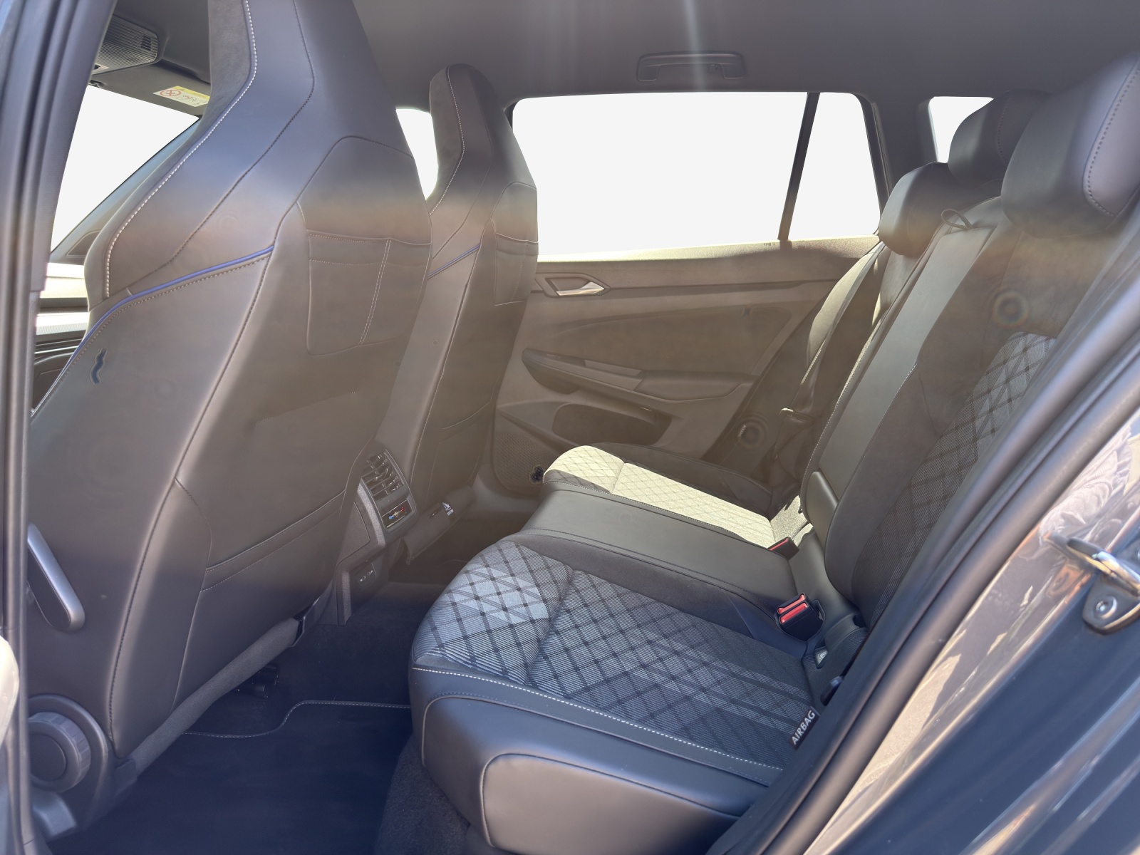 VW Golf Variant 2.0 TSI R-Line DSG 4 Motion-image-11
