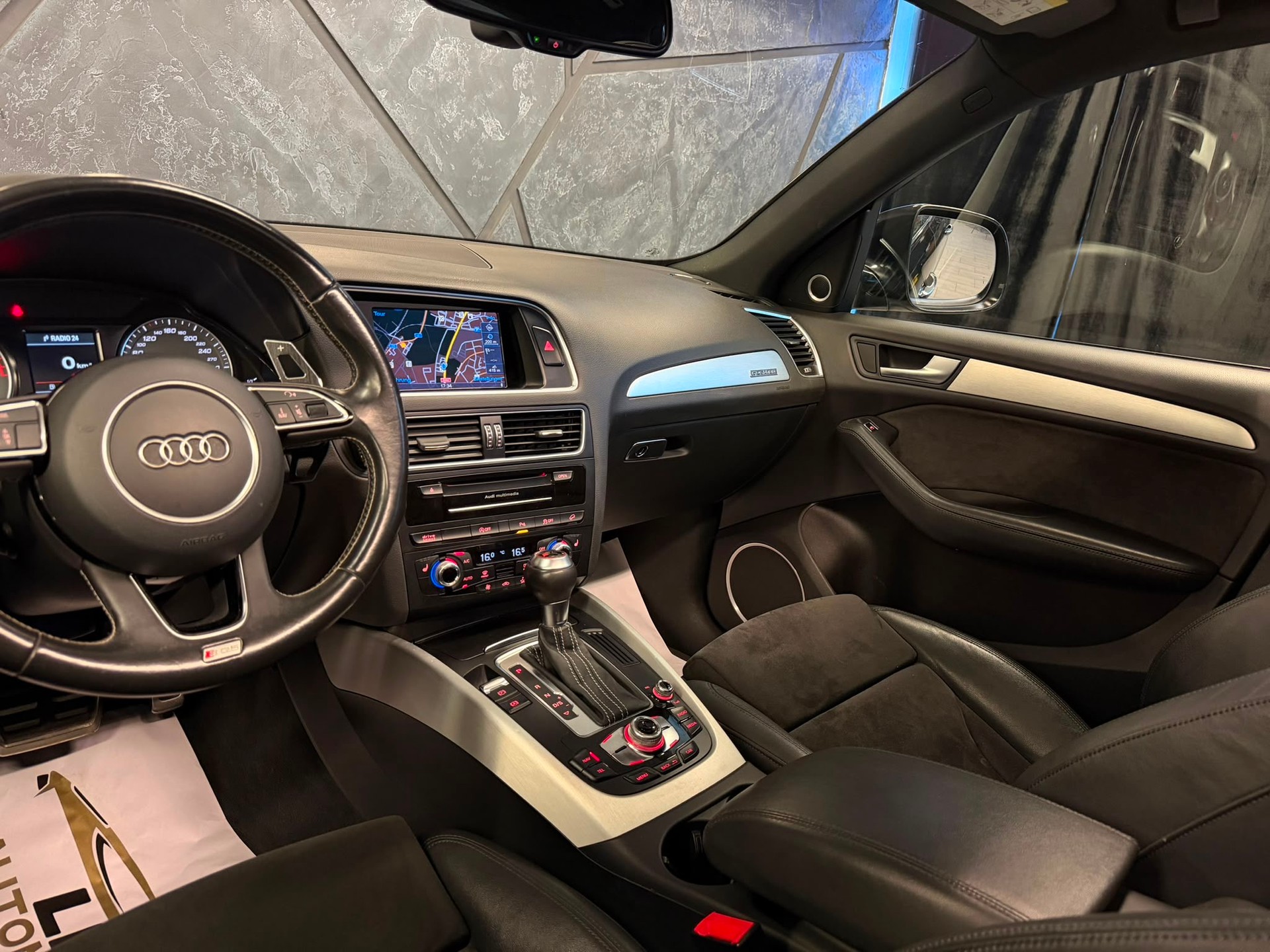 AUDI SQ5 3.0 TDI quattro tiptronic-image-9