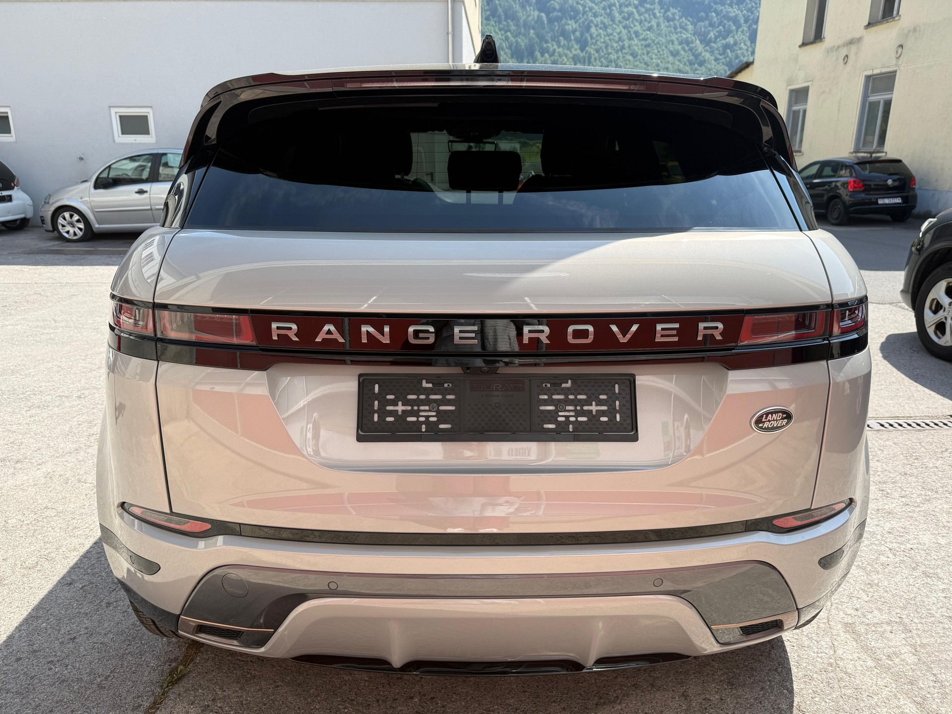 LAND ROVER Range Rover Evoque R-Dynamic P 250 HSE AT9-showroom-element-2