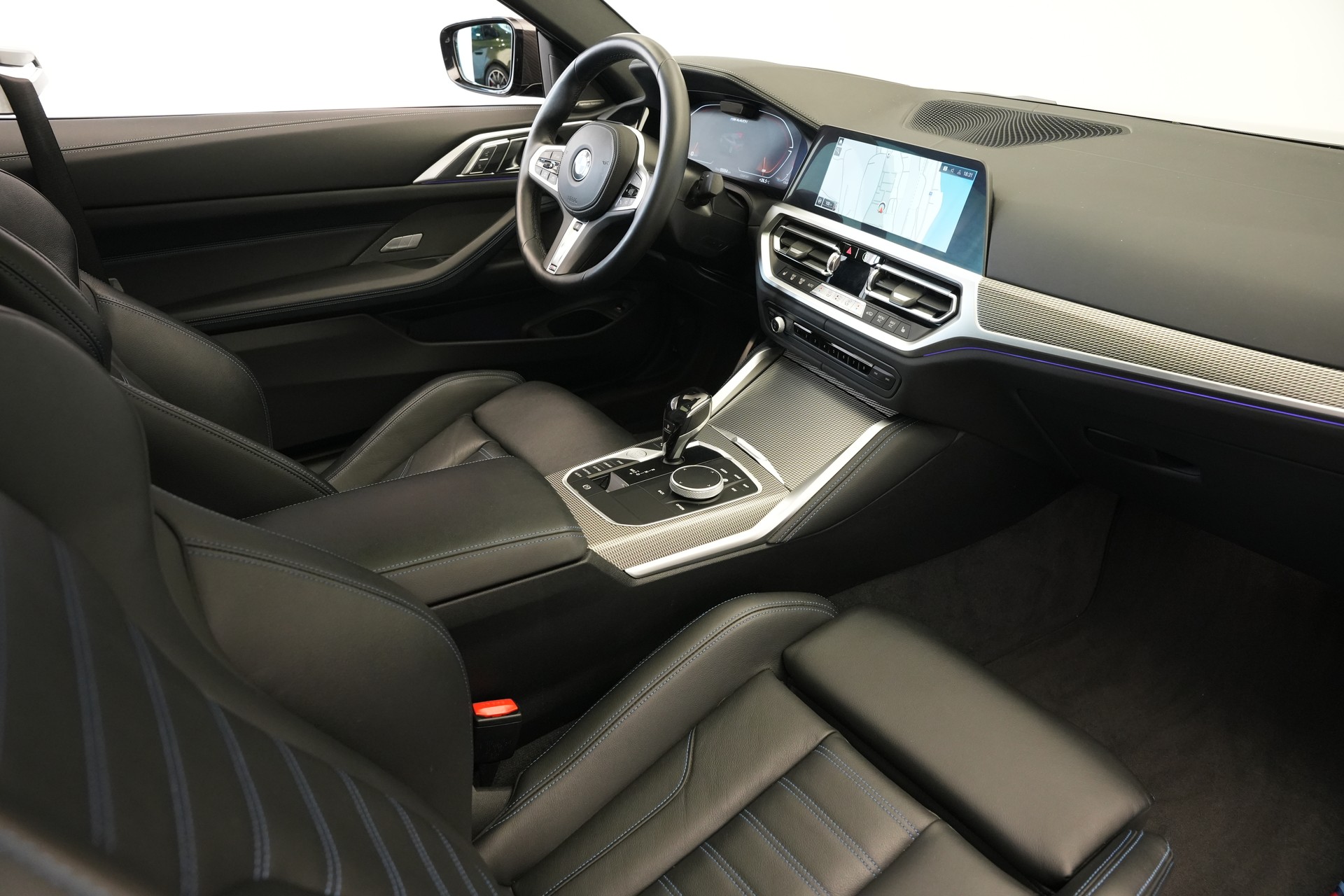 BMW M440i xDrive 48V Coupé Steptronic *CH-Fahrzeug* *M Sportsitze* *Carbon Paket*-image-13