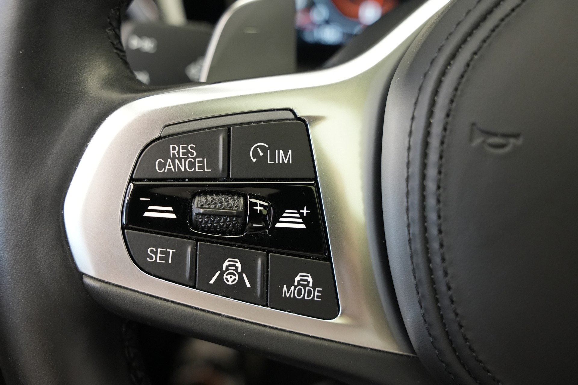 BMW M440i xDrive 48V Coupé Steptronic *CH-Fahrzeug* *M Sportsitze* *Carbon Paket*-image-24