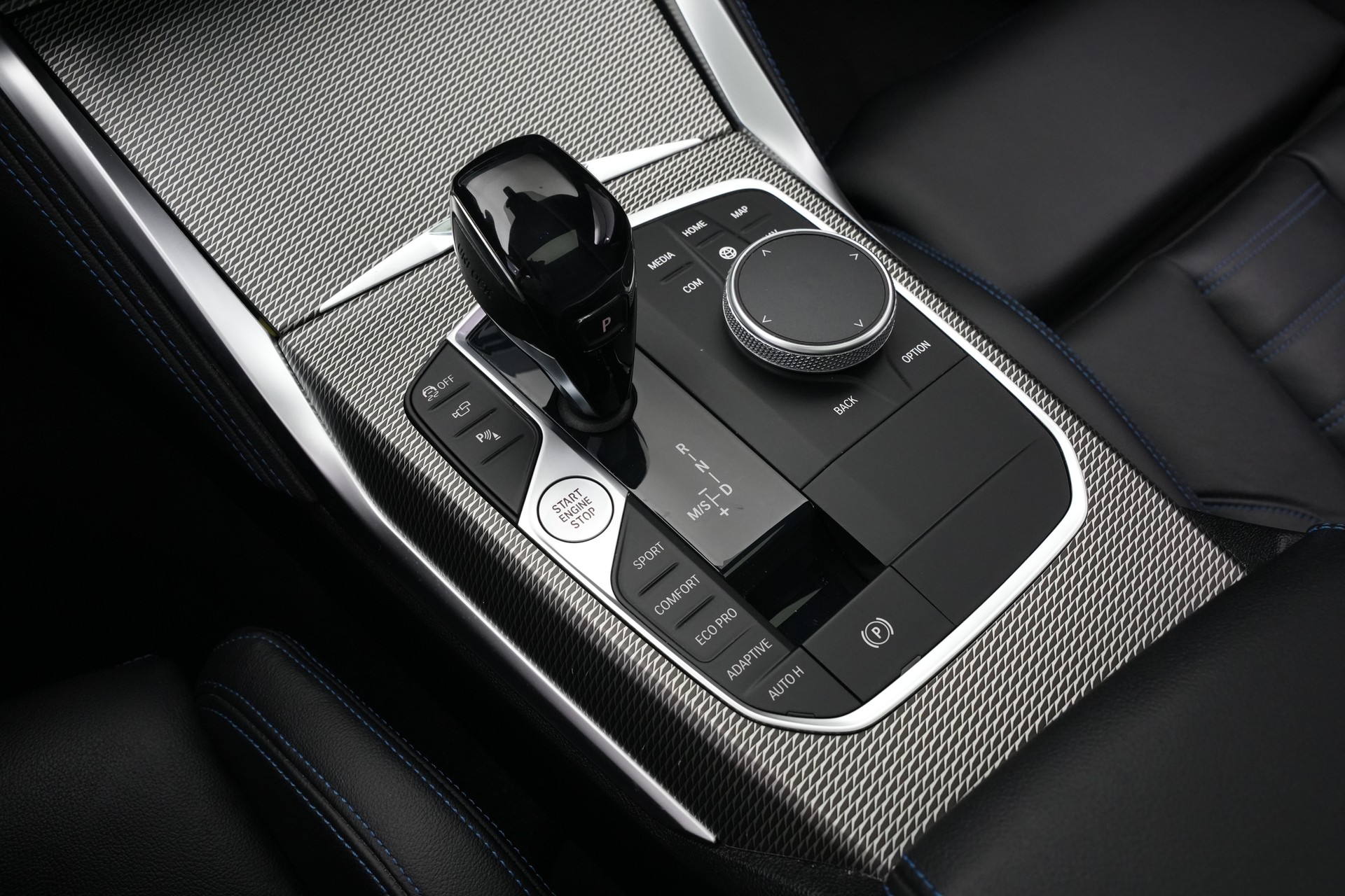 BMW M440i xDrive 48V Coupé Steptronic *CH-Fahrzeug* *M Sportsitze* *Carbon Paket*-image-27
