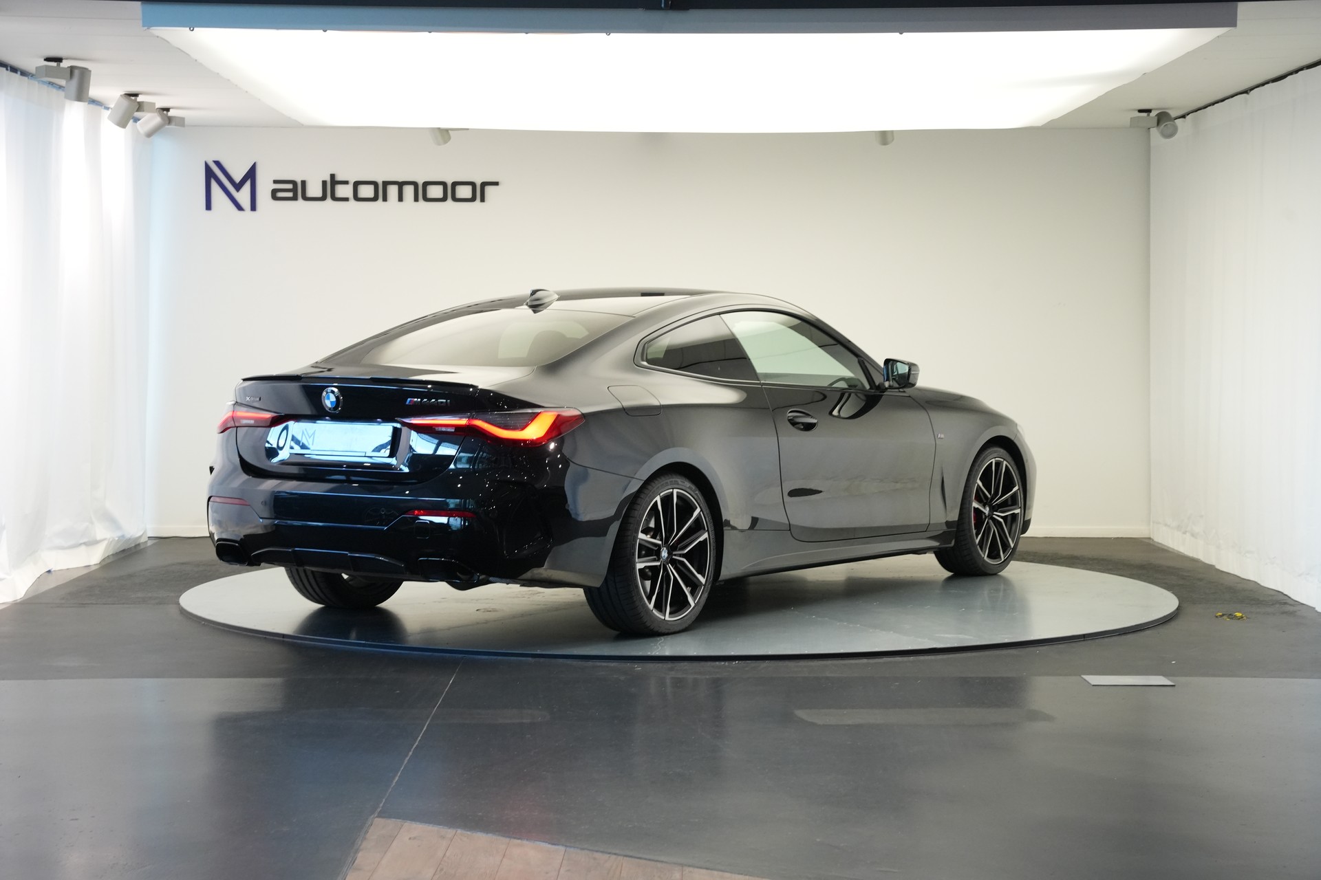 BMW M440i xDrive 48V Coupé Steptronic *CH-Fahrzeug* *M Sportsitze* *Carbon Paket*-image-4