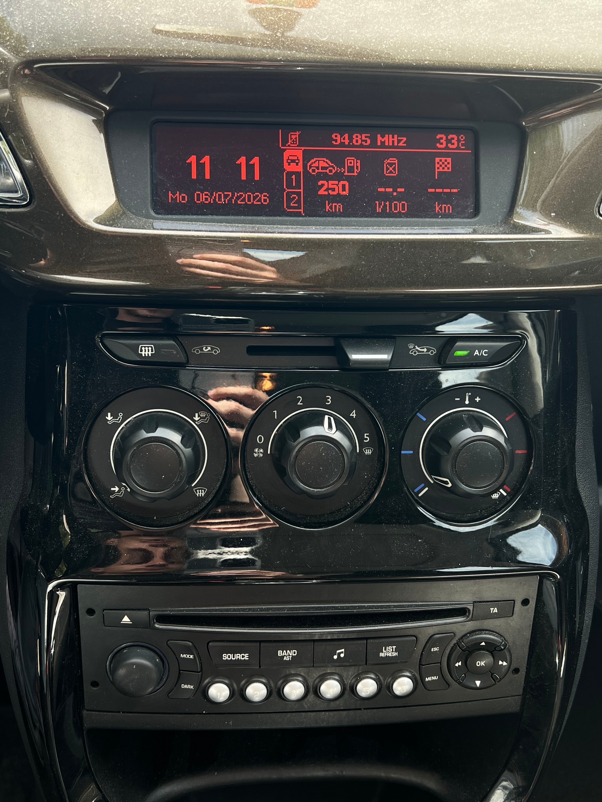 CITROEN C3 1.4i 16V Exclusive EGS5-image-9