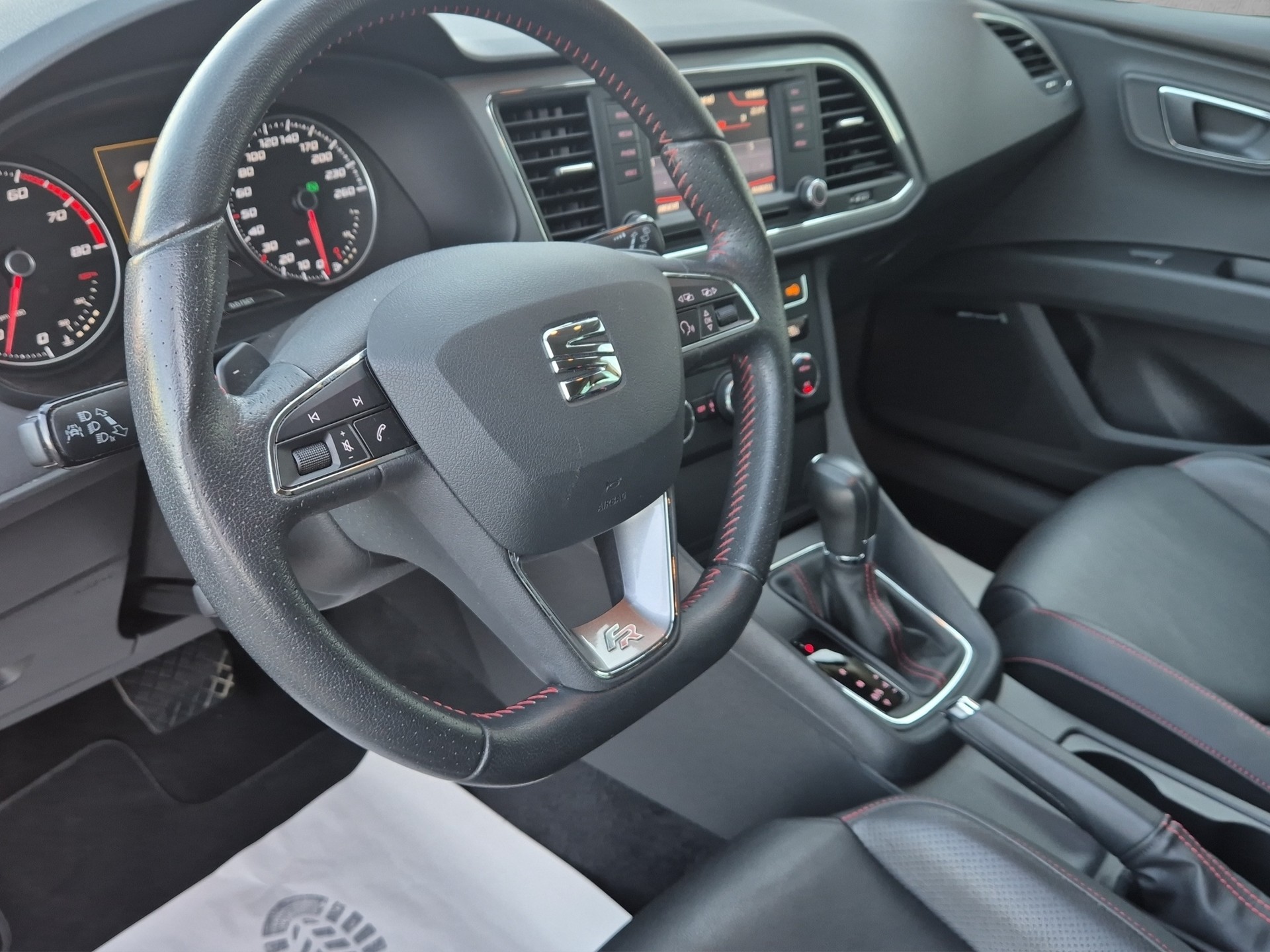 SEAT Leon 1.8 TSI FR DSG-image-17
