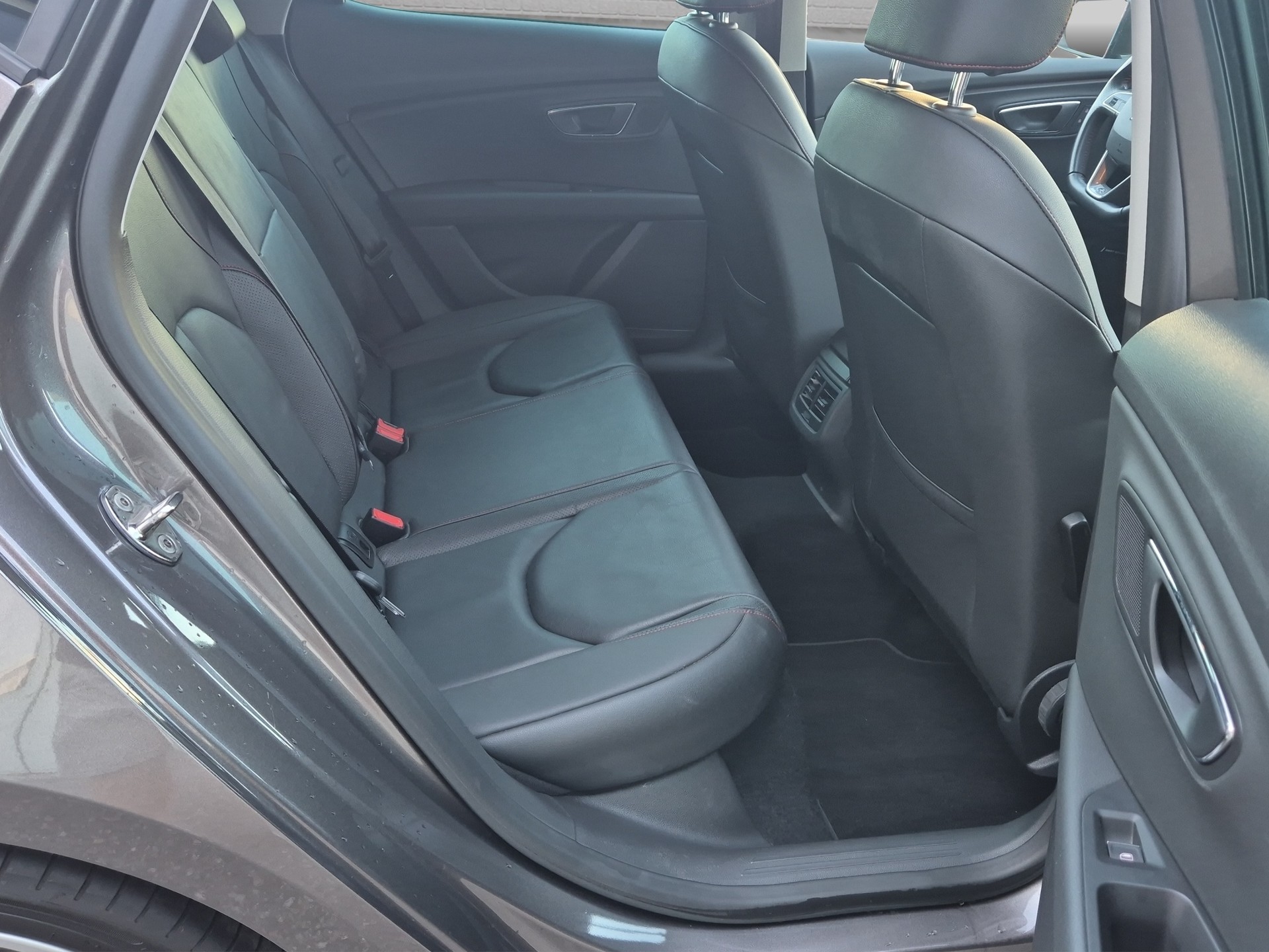 SEAT Leon 1.8 TSI FR DSG-image-27
