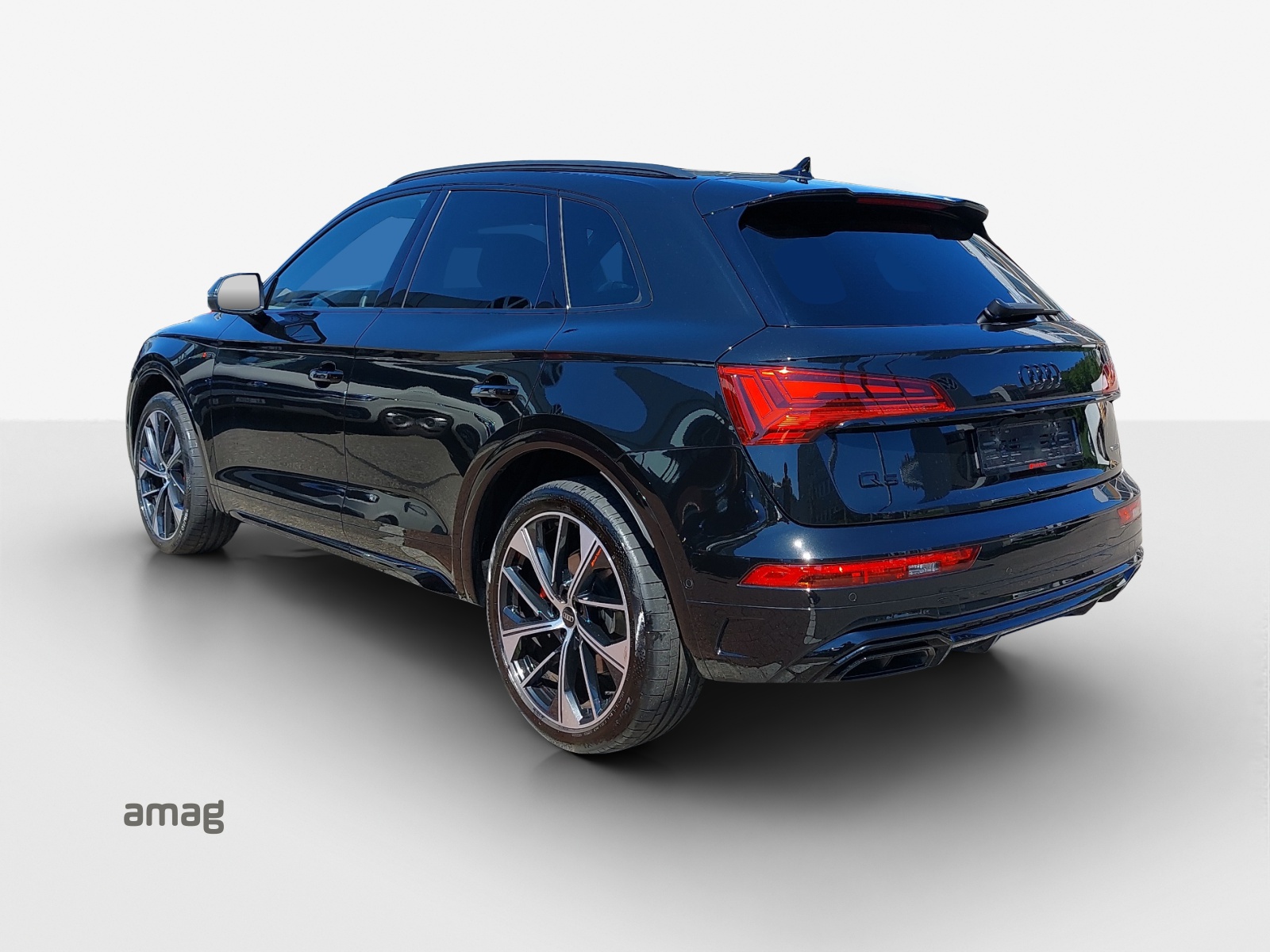 AUDI Q5 40 TDI Black Edition quattro S-tronic-image-2
