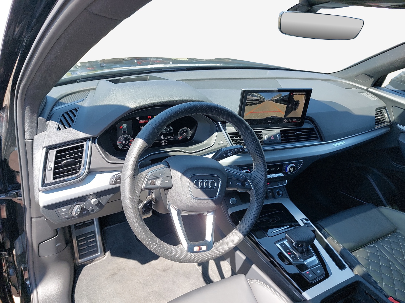 AUDI Q5 40 TDI Black Edition quattro S-tronic-image-9