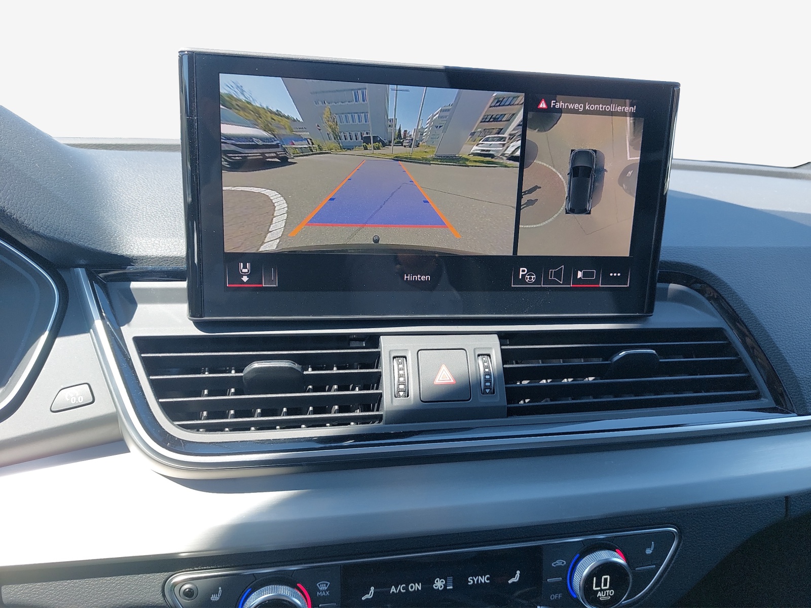 AUDI Q5 40 TDI Black Edition quattro S-tronic-image-13