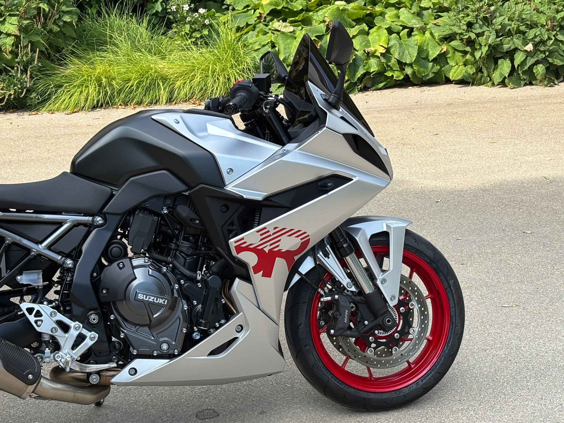 SUZUKI GSX-8R-image-4