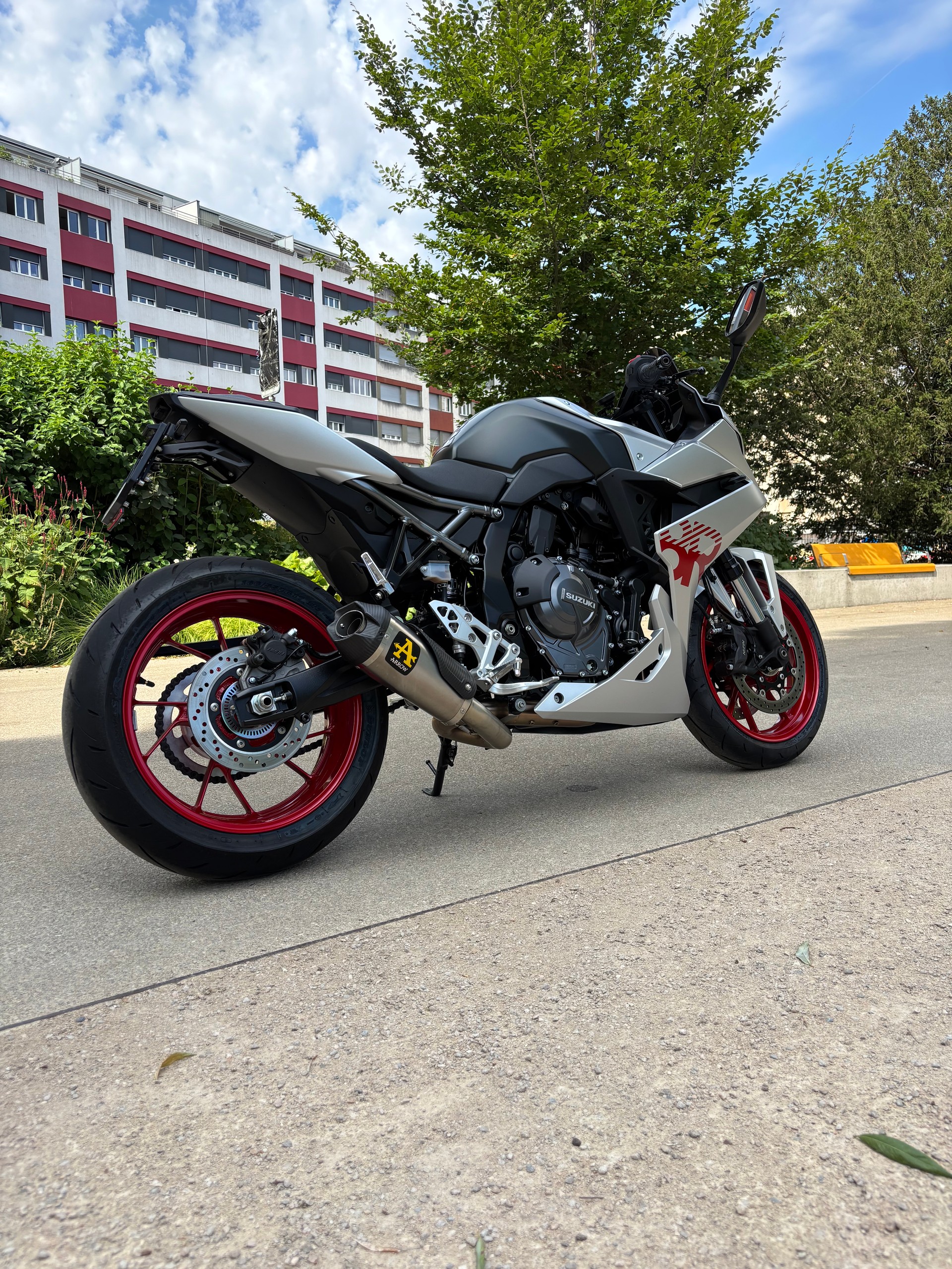 SUZUKI GSX-8R-image-6