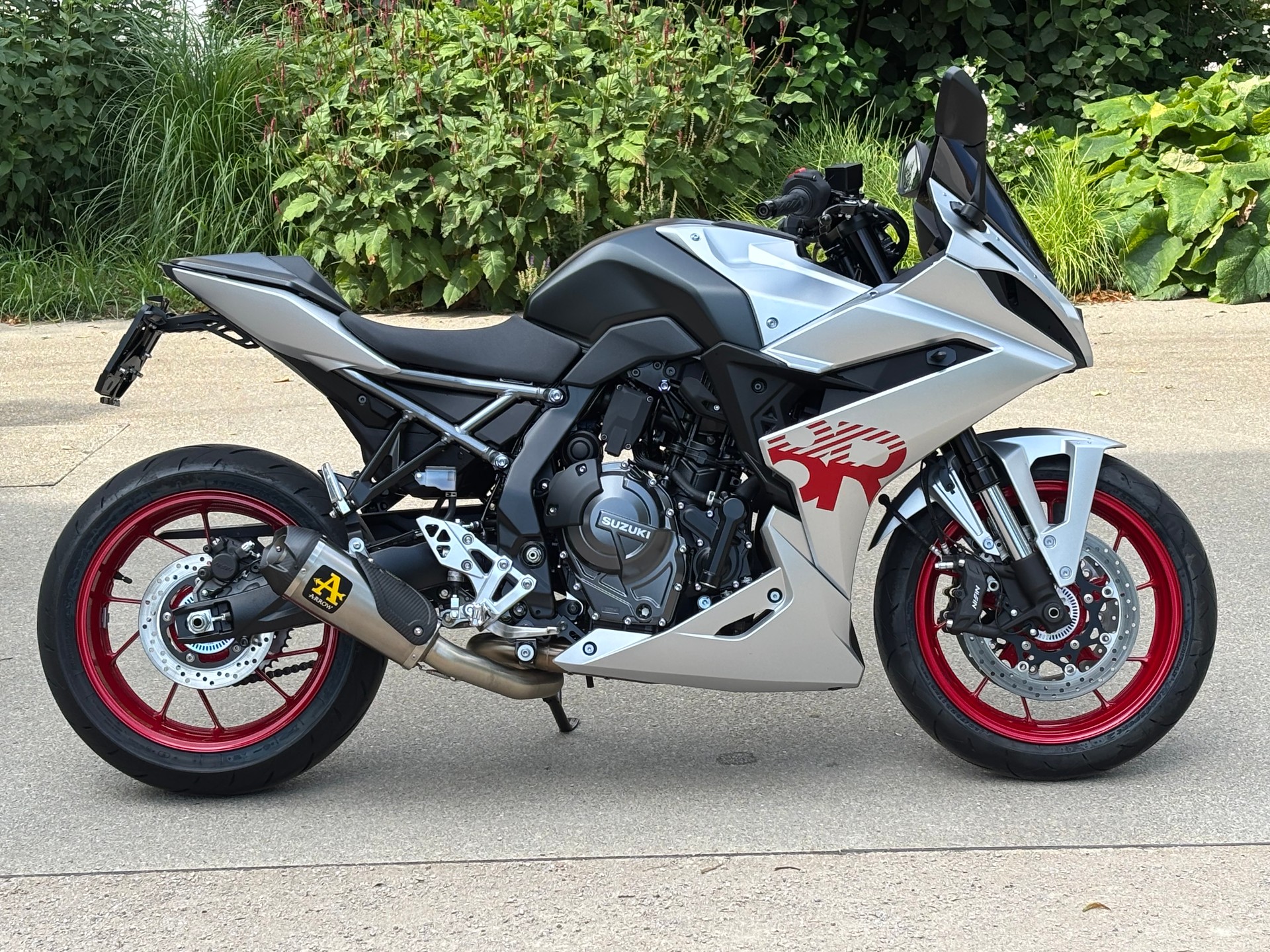 SUZUKI GSX-8R
