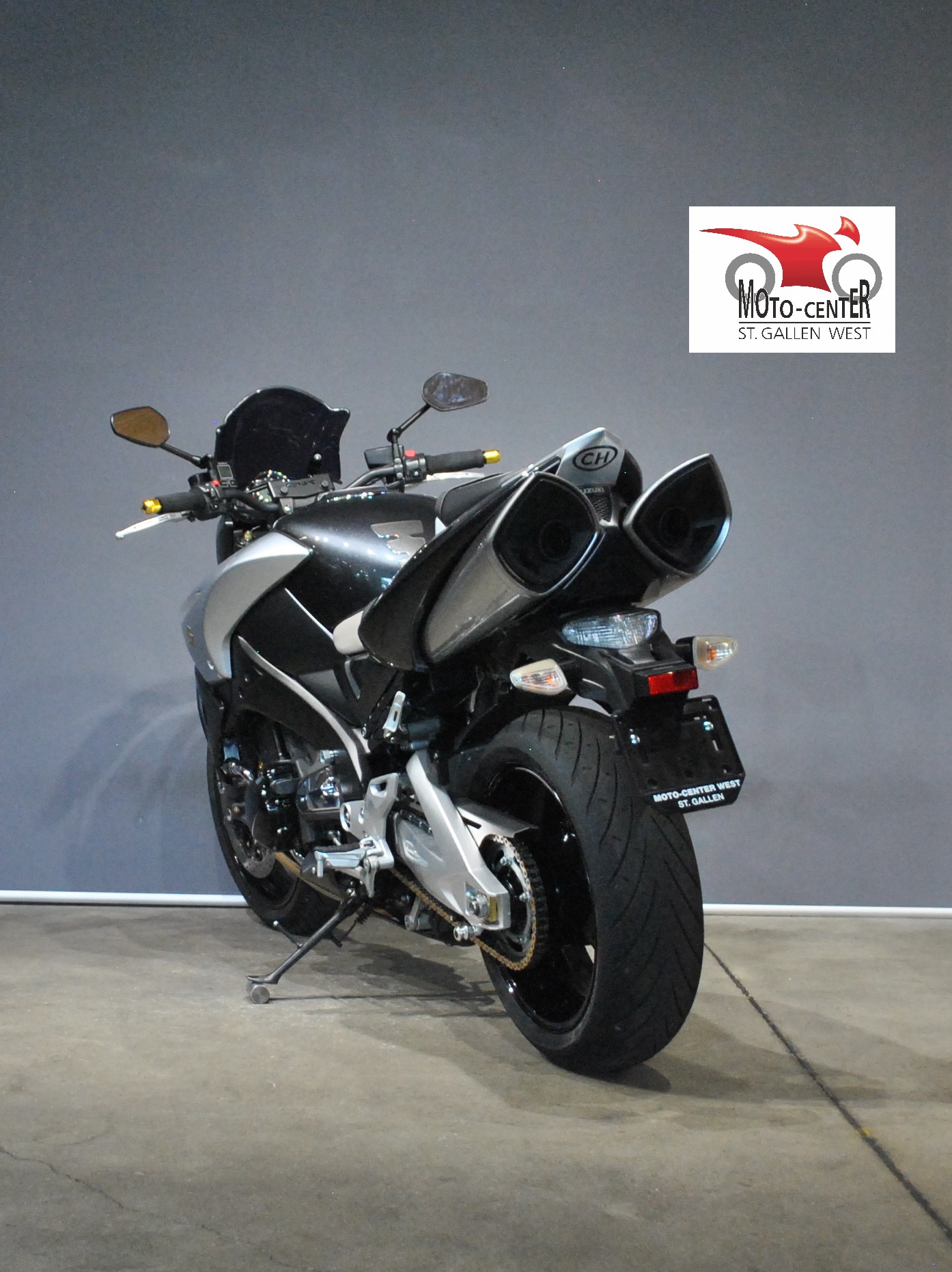 SUZUKI GSX 1300 B-King-showroom-element-3