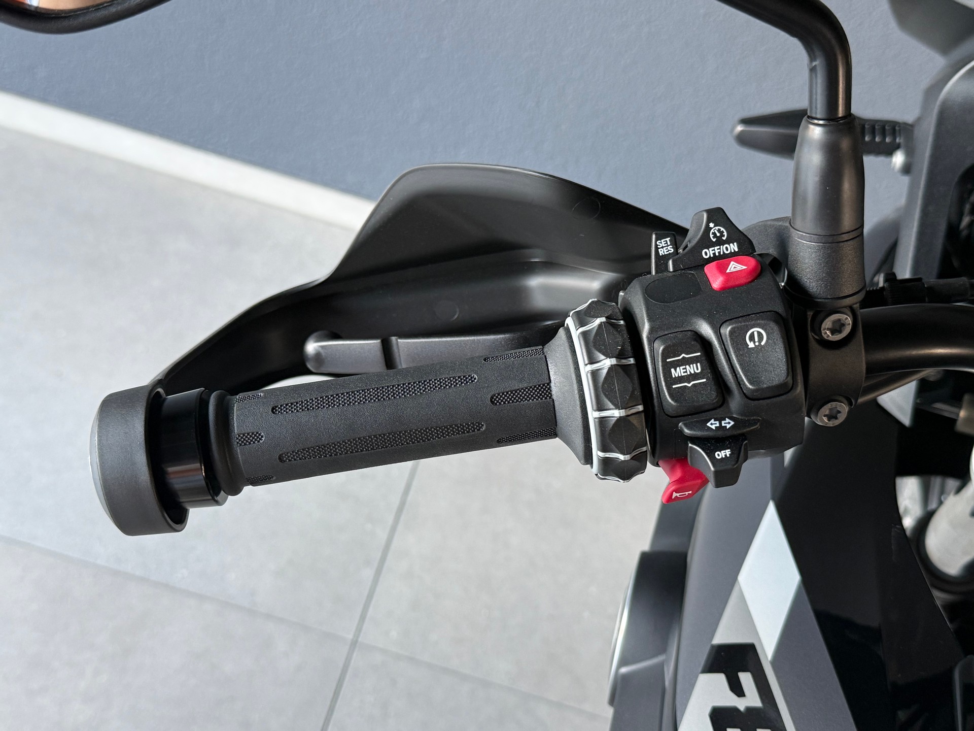 BMW F 800 GS (35kW)-image-10