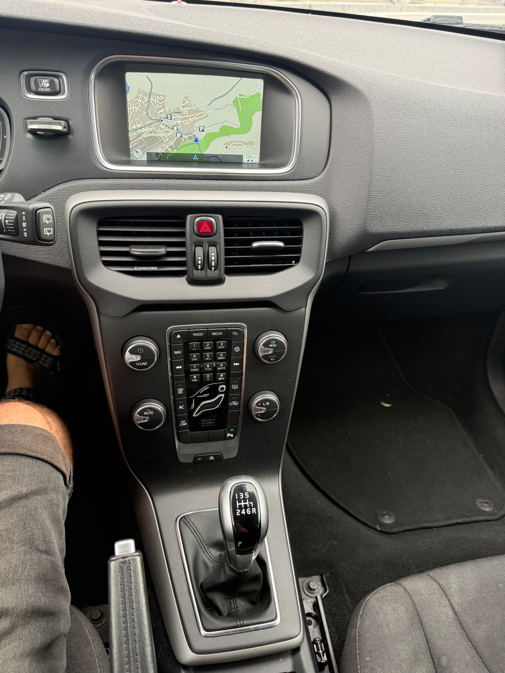 VOLVO V40 D2 Inscription-image-9