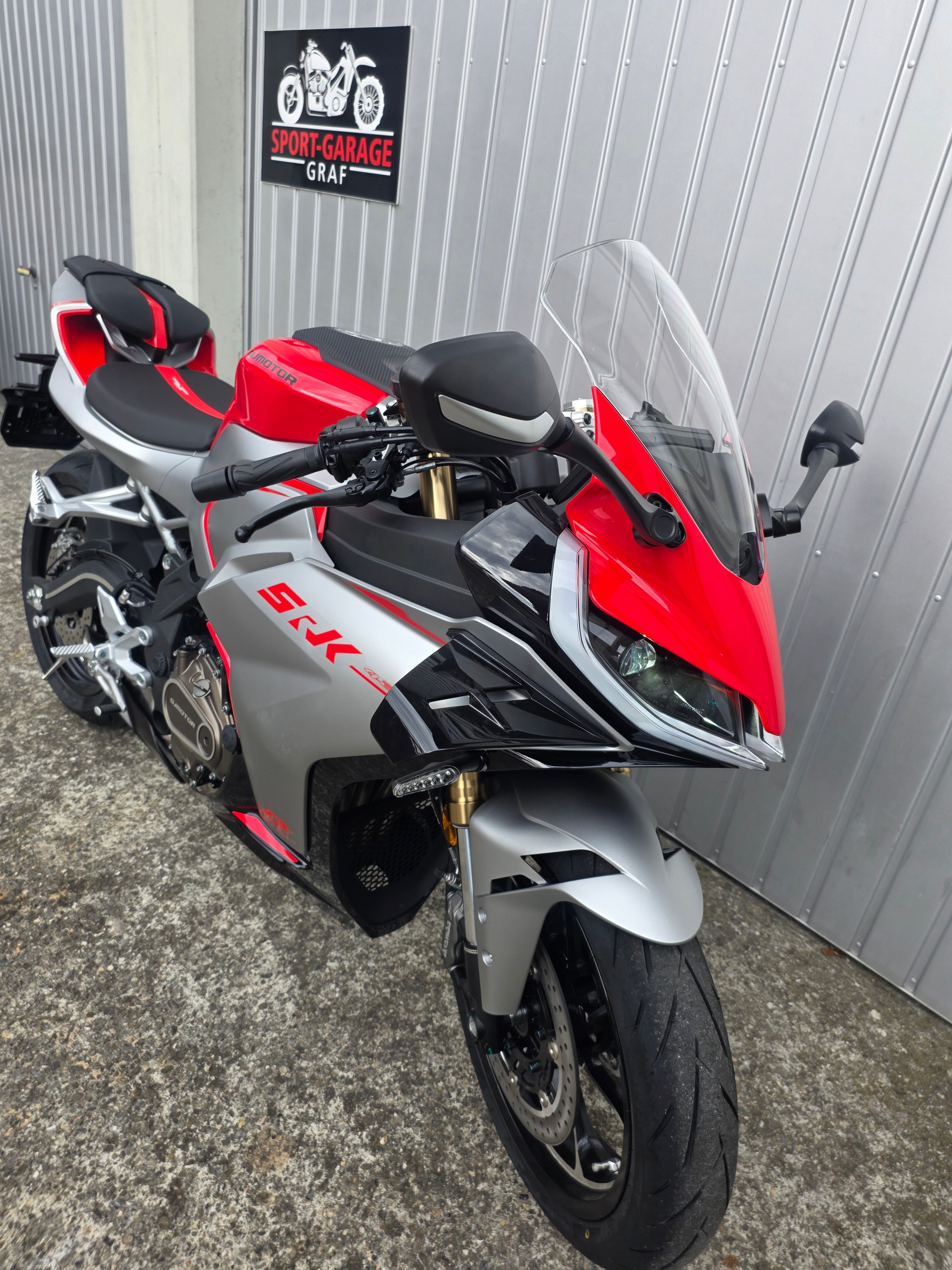 QJ Srk 421RR Supersport-showroom-element-1