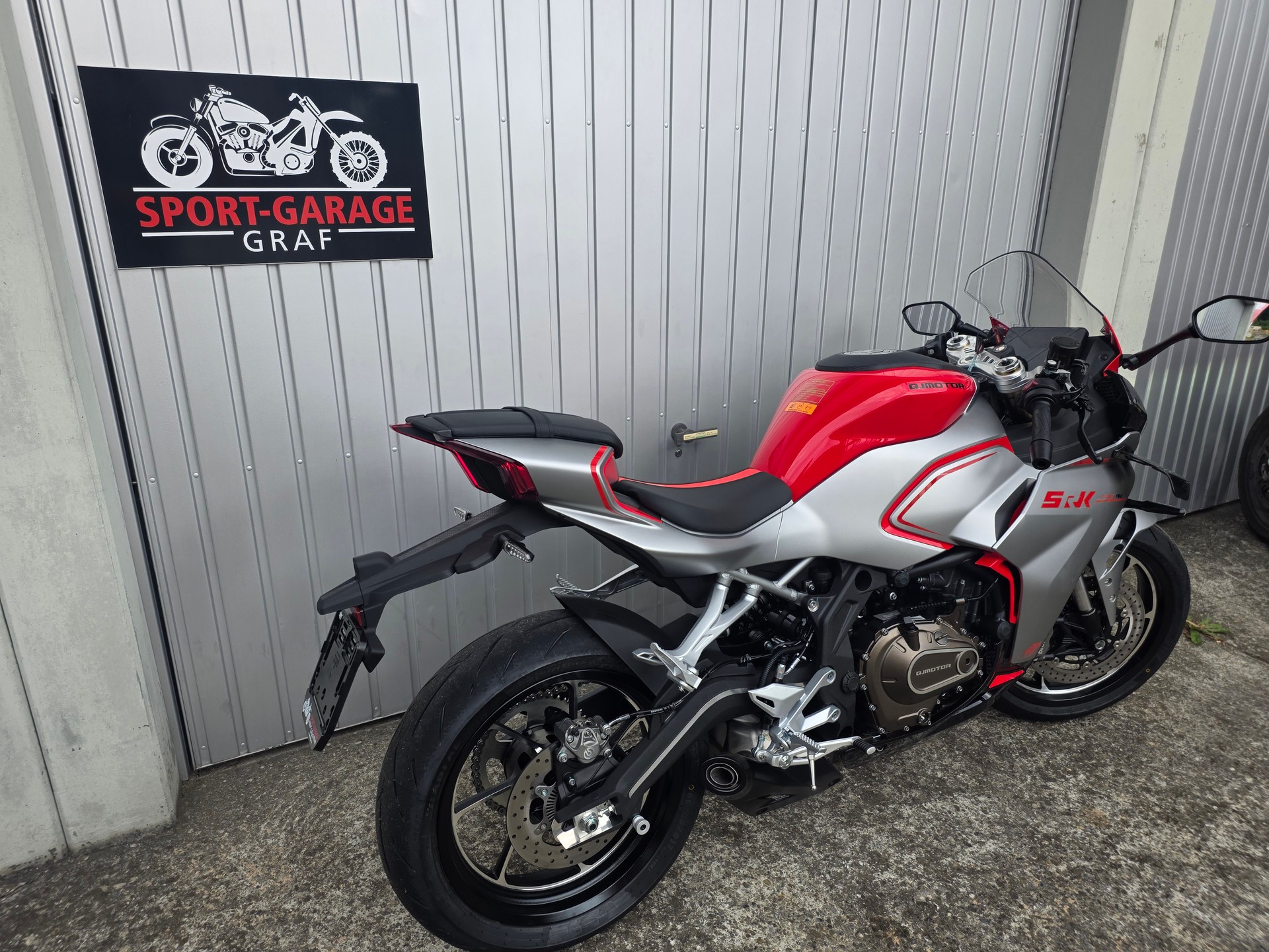 QJ Srk 421RR Supersport-showroom-element-3