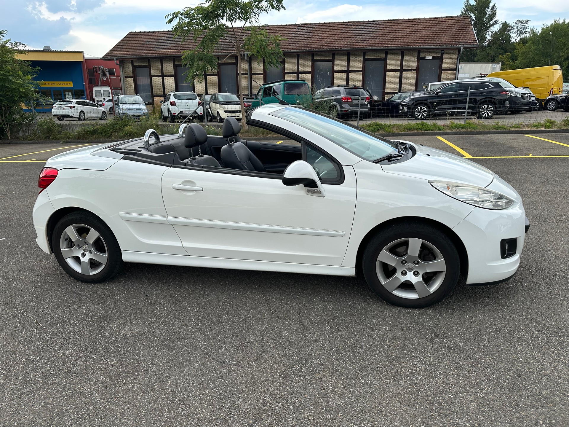 PEUGEOT 207 CC 1.6 16V Swiss Edition-image-3