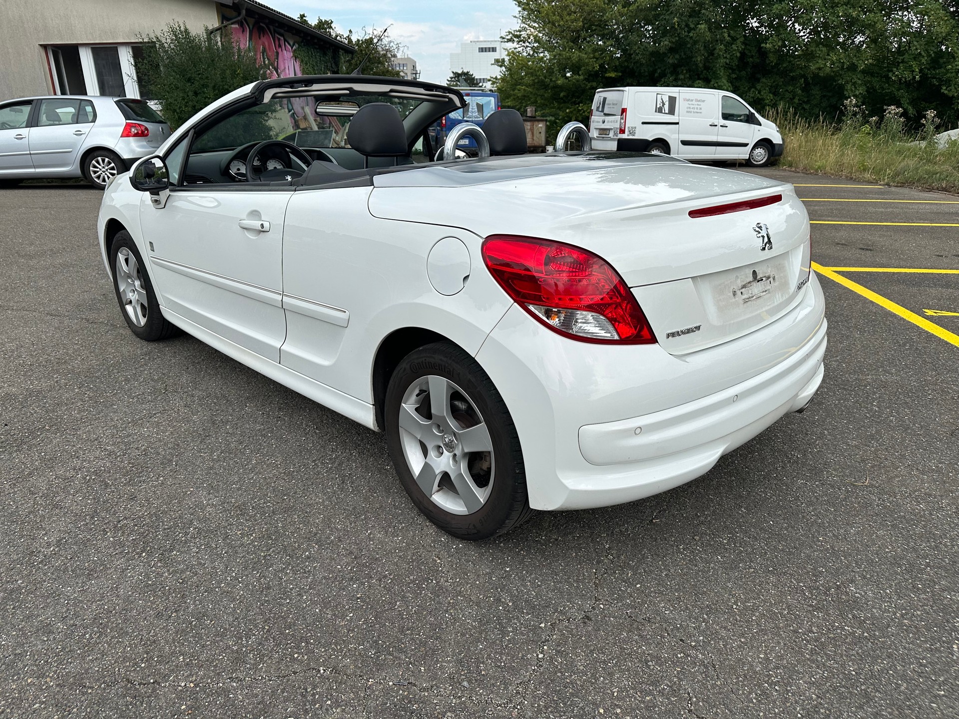 PEUGEOT 207 CC 1.6 16V Swiss Edition-image-6