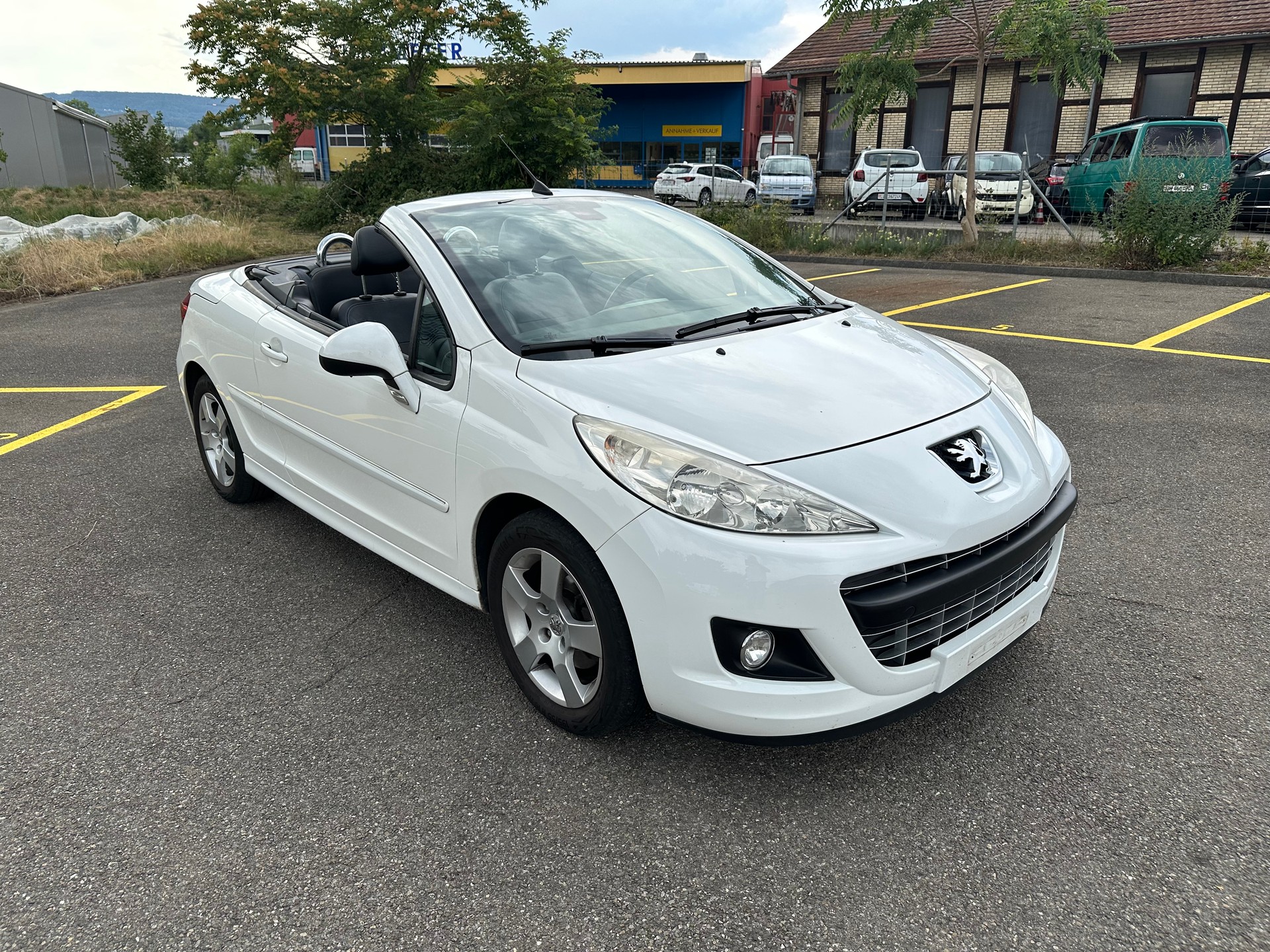 PEUGEOT 207 CC 1.6 16V Swiss Edition-image-2