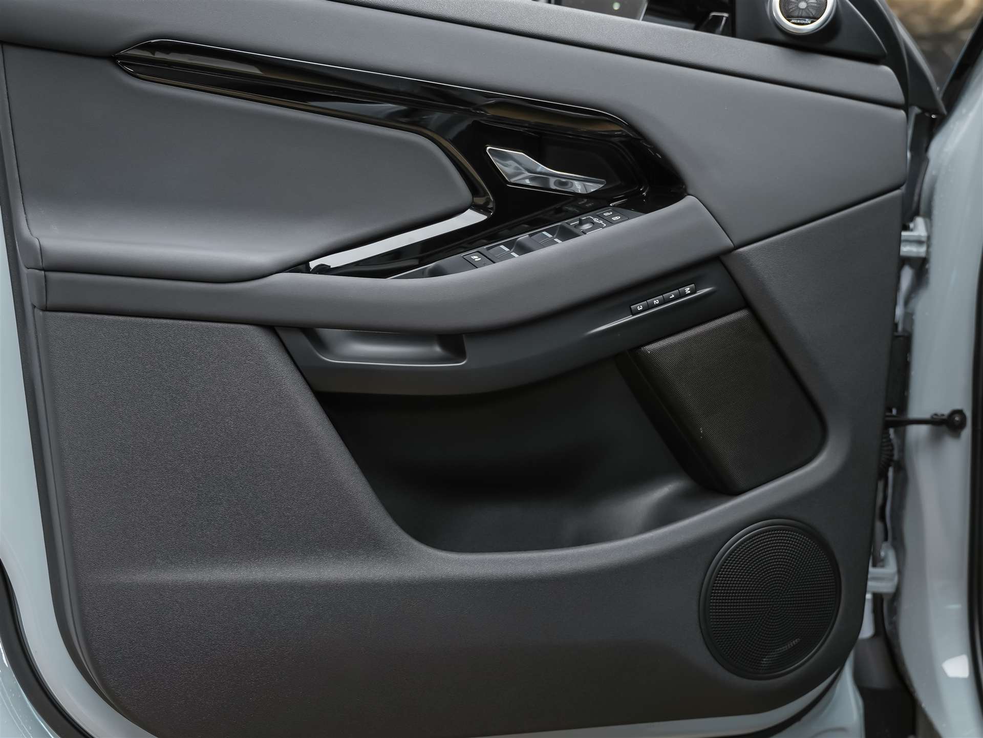 LAND ROVER Range Rover Evoque R-Dynamic D 200 MHEV SE AT9 *Facelift*Werksgarantie*Panorama*-image-23