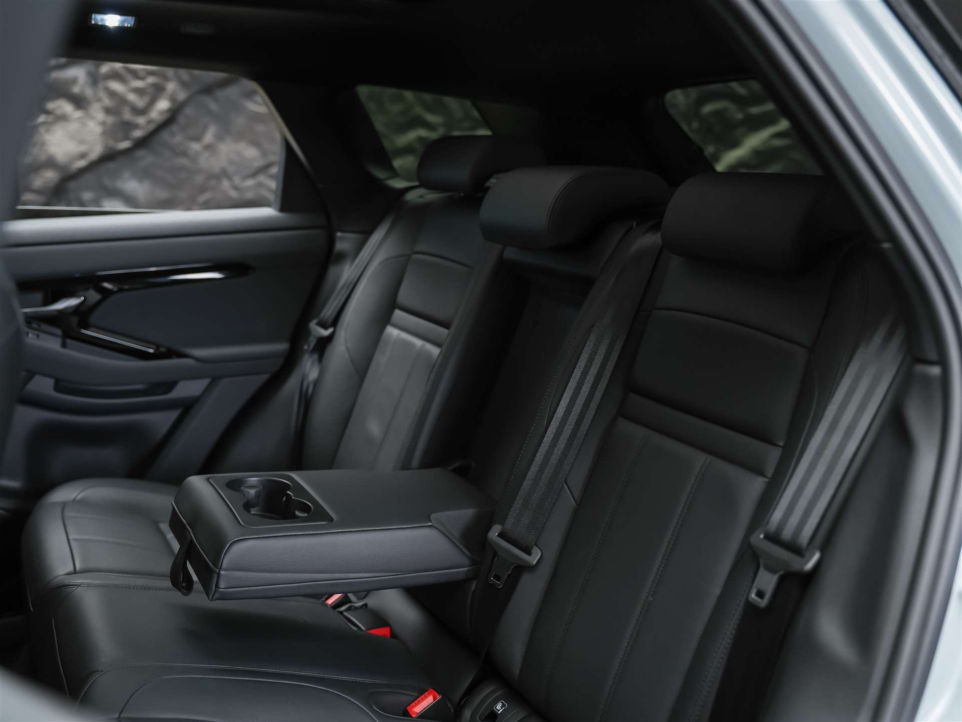 LAND ROVER Range Rover Evoque R-Dynamic D 200 MHEV SE AT9 *Facelift*Werksgarantie*Panorama*-image-13