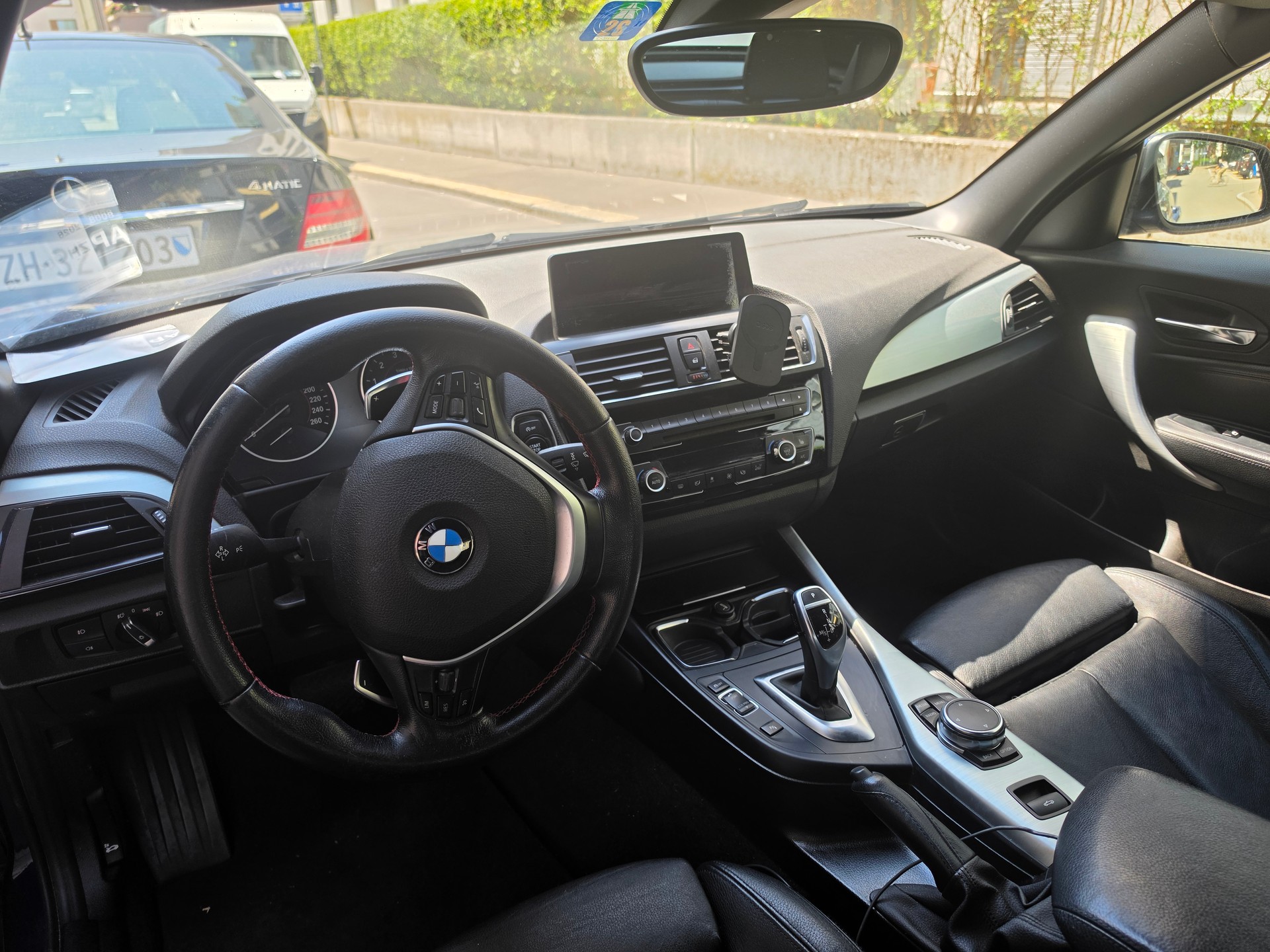 BMW 220i-image-4