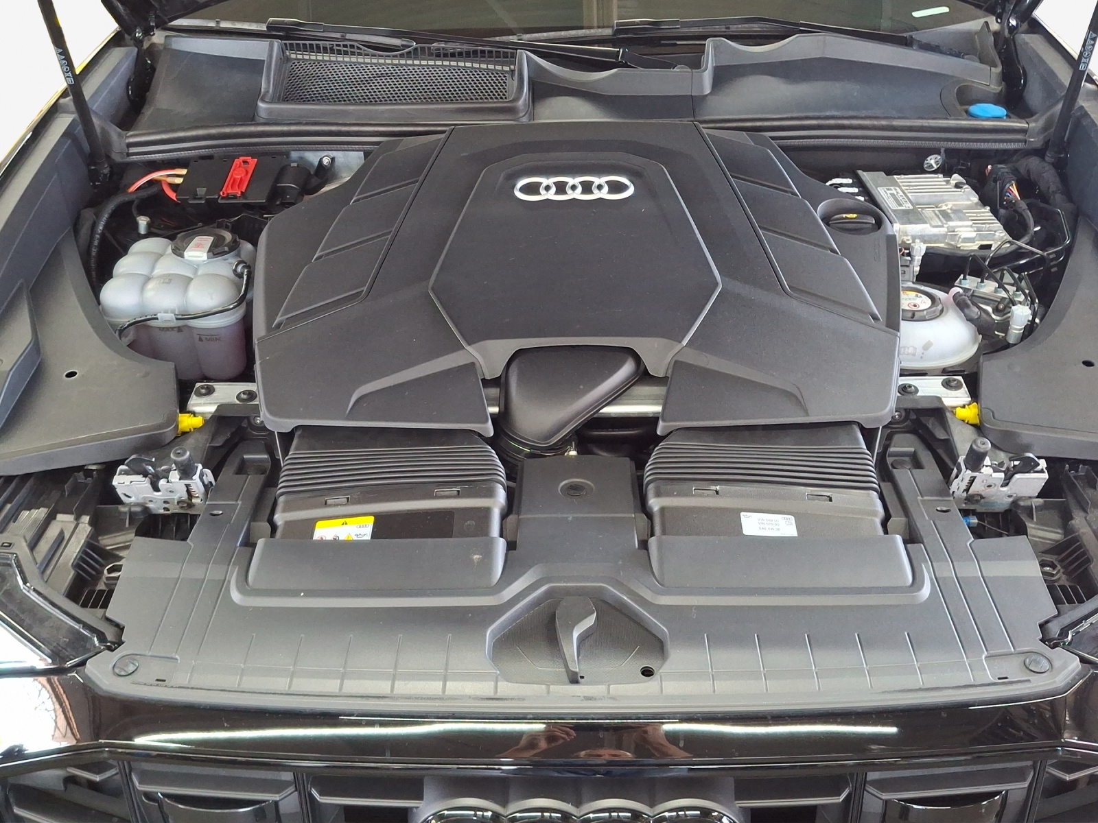 AUDI Q8 55 TFSI e quattro PHEV tiptronic-image-15